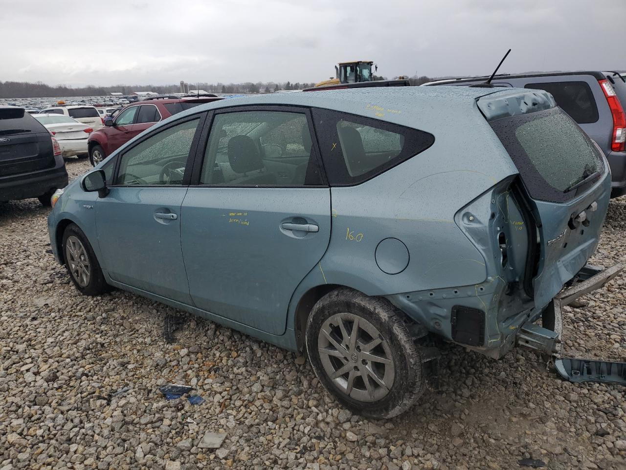 2015 TOYOTA PRIUS V - Фото 2