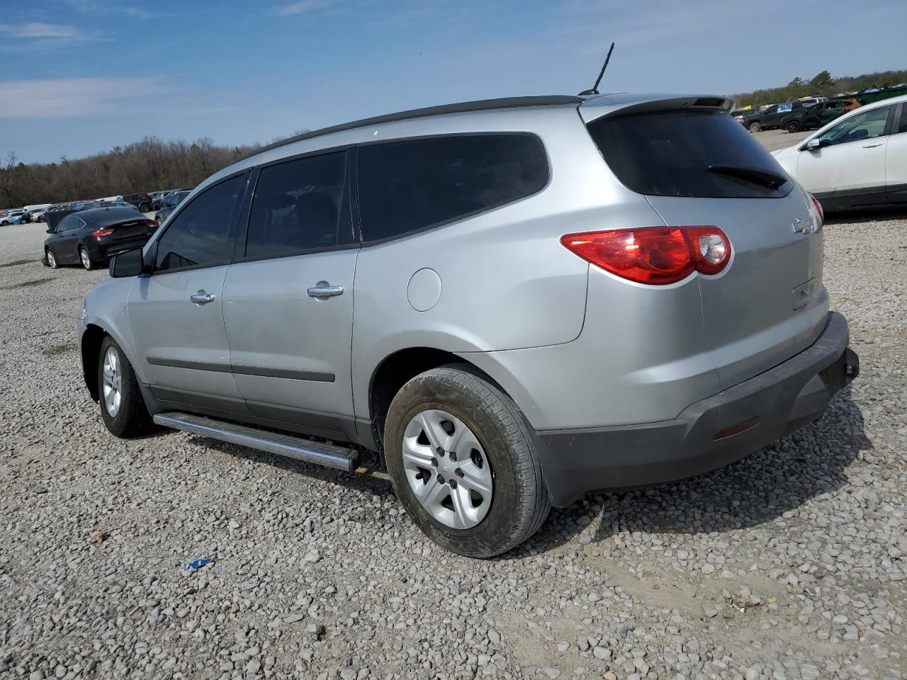 2012 CHEVROLET TRAVERSE L - Image 2