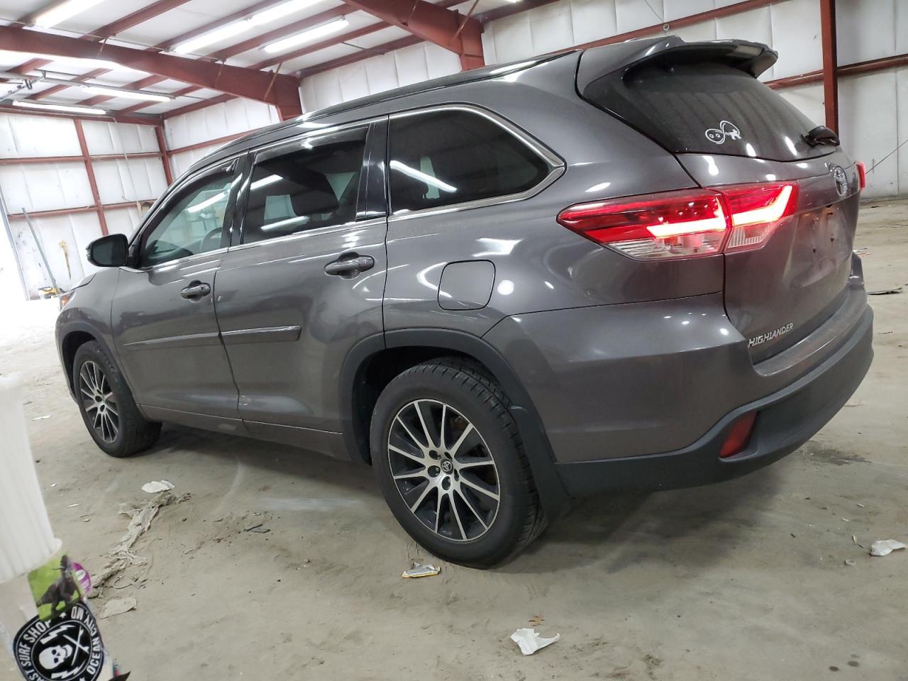 2018 TOYOTA HIGHLANDER - Image 2
