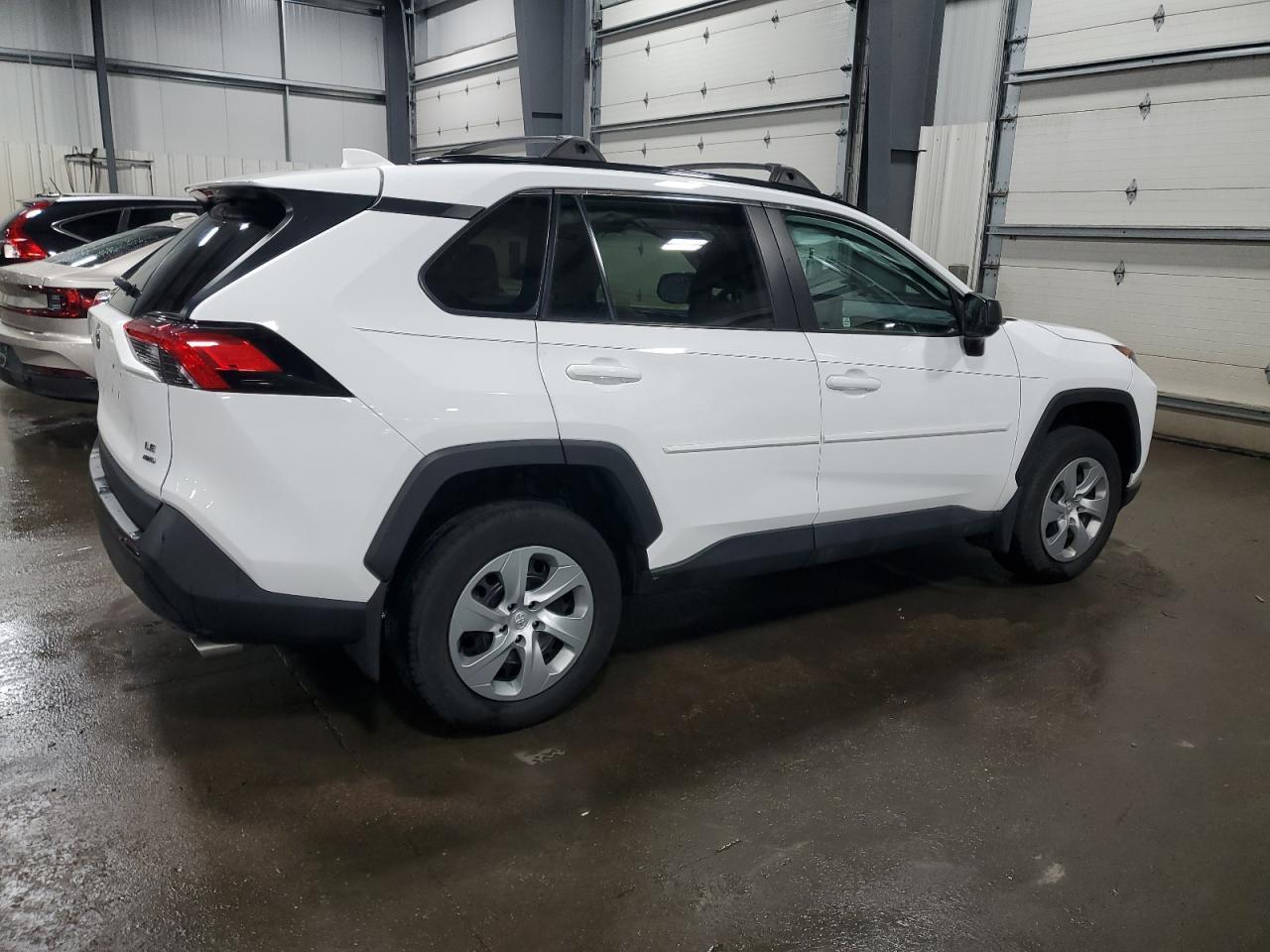 2021 TOYOTA RAV4 LE - Фото 3