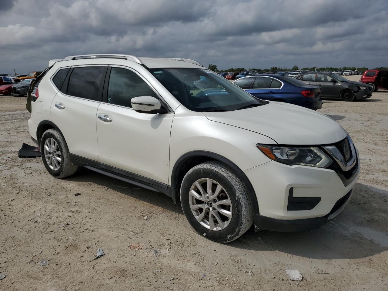 2017 NISSAN ROGUE S - Image 4