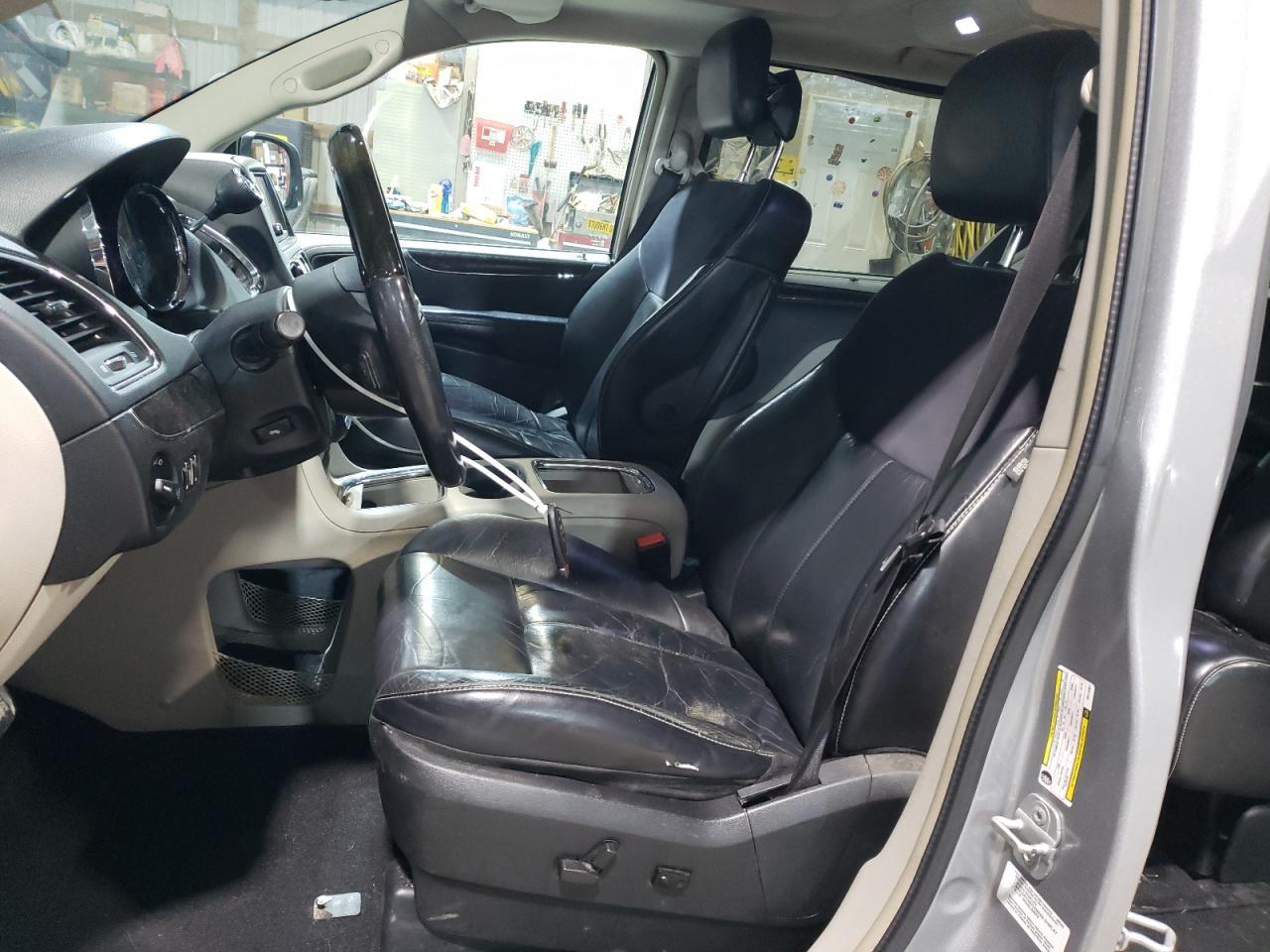 2014 CHRYSLER TOWN & COU - Image 7