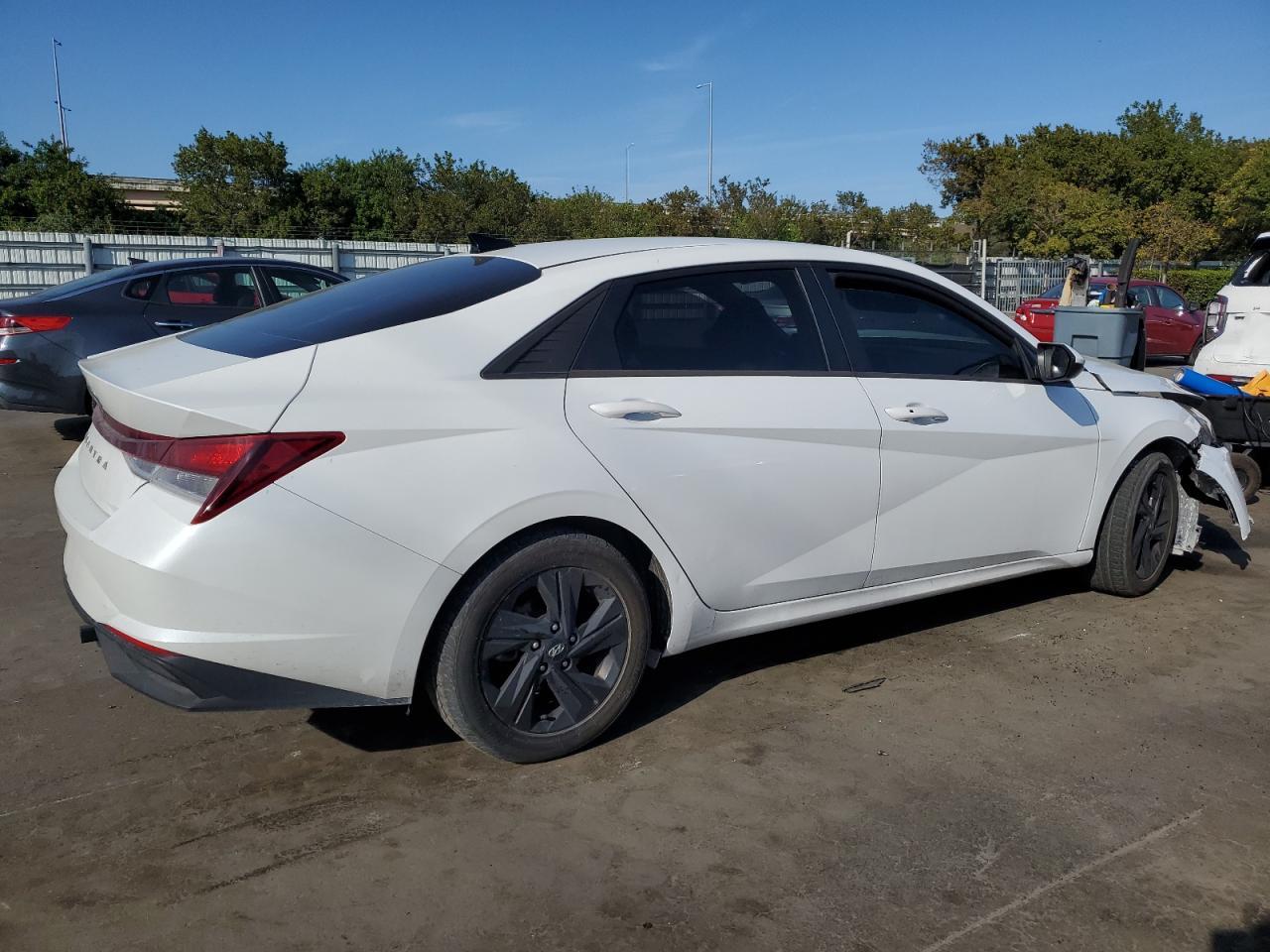 2022 HYUNDAI ELANTRA SE - Фото 3