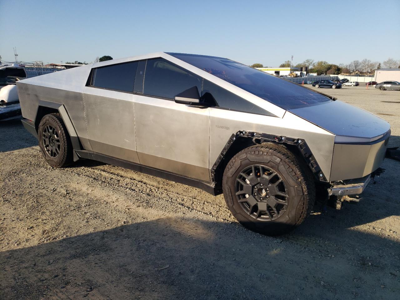 2024 TESLA CYBERTRUCK - Image 4