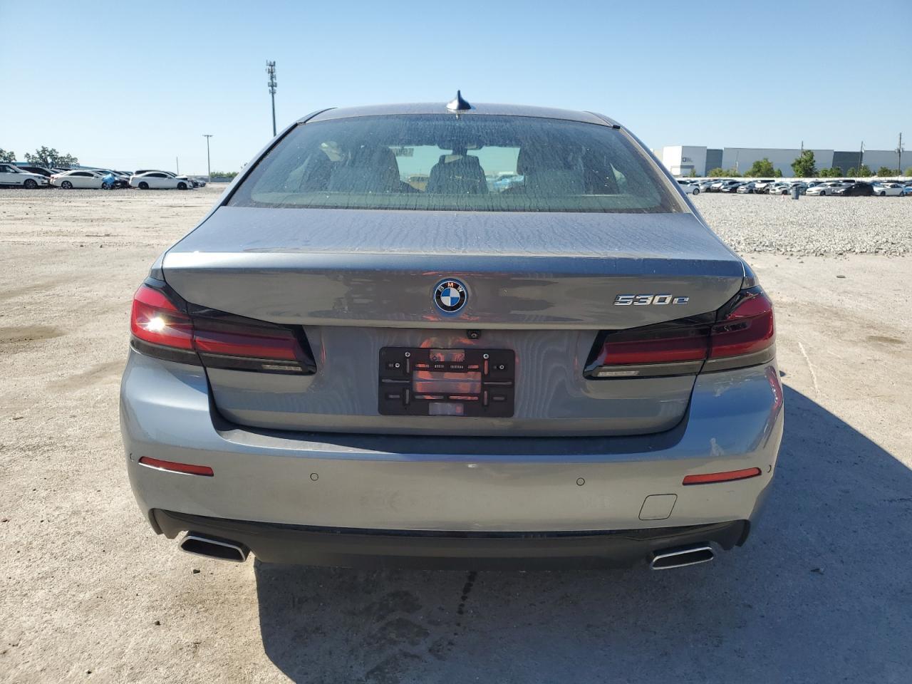 2022 BMW 530E - Фото 6