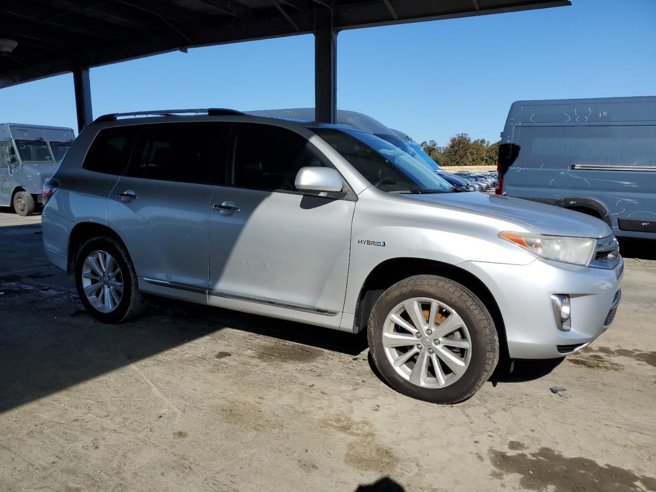 2011 TOYOTA HIGHLANDER - Image 4