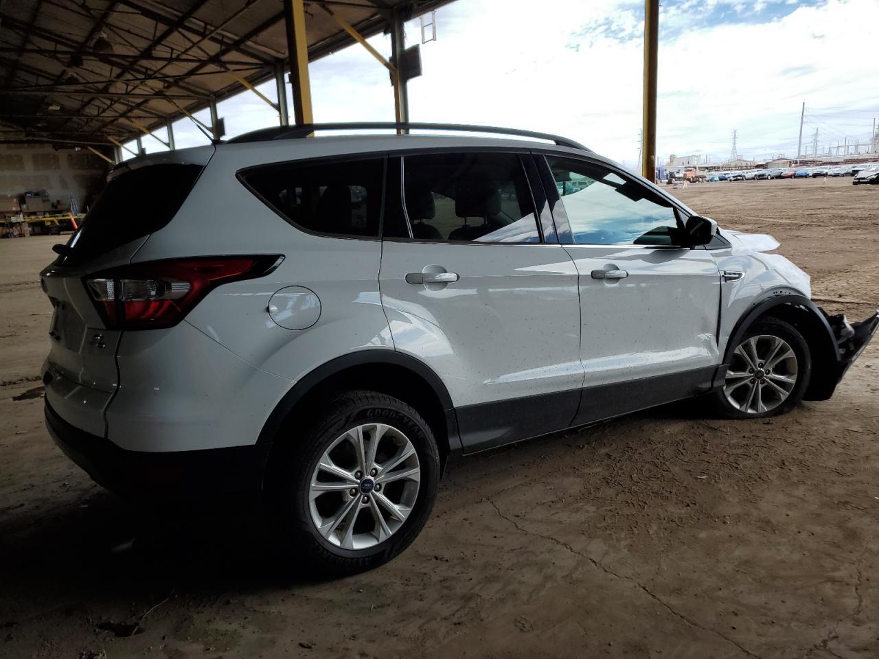 2017 FORD ESCAPE SE - Фото 3