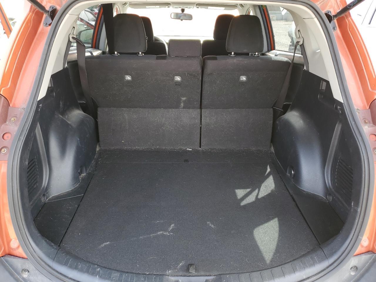 2015 TOYOTA RAV4 XLE - Image 6