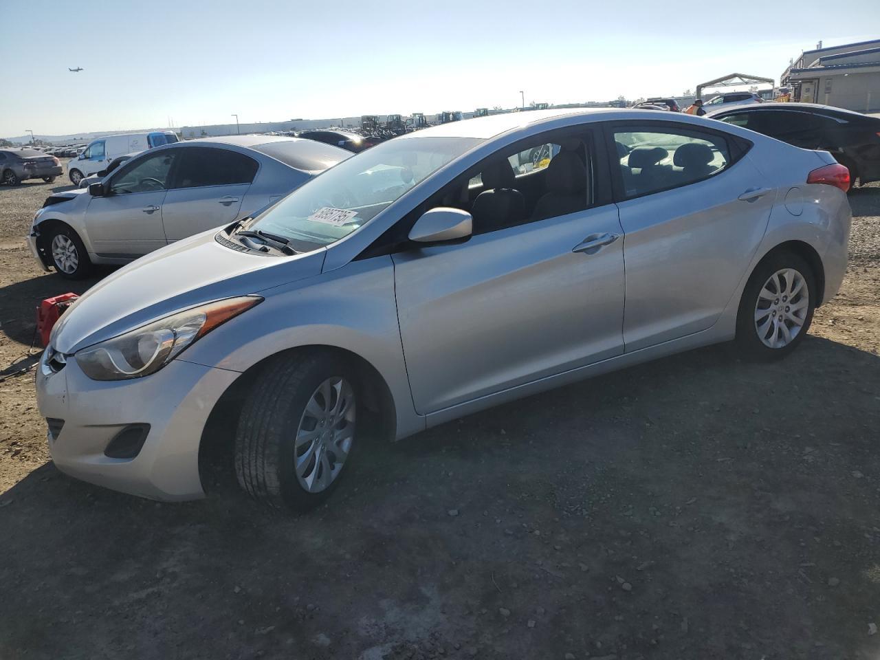 2013 HYUNDAI ELANTRA GL