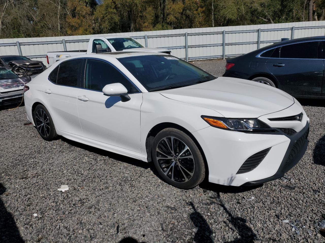 2020 TOYOTA CAMRY SE - Фото 4