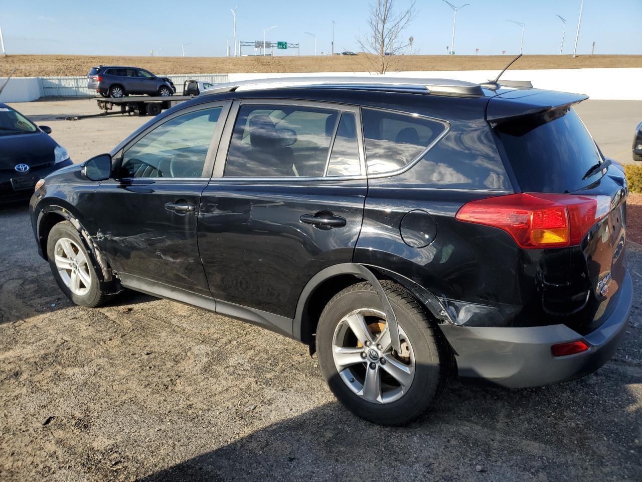 2015 TOYOTA RAV4 XLE - Фото 2