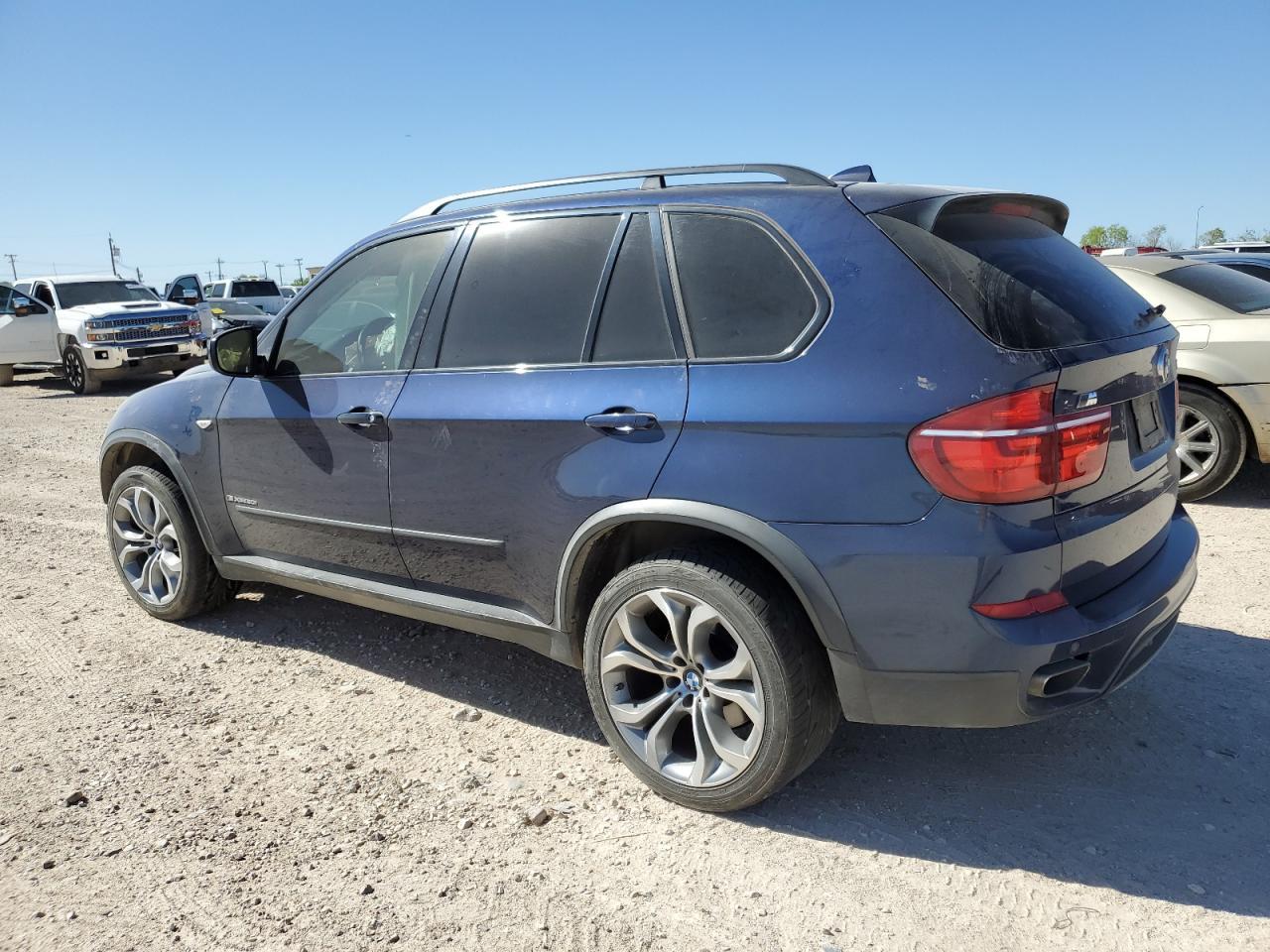 2011 BMW X5 XDRIVE5 - Image 2