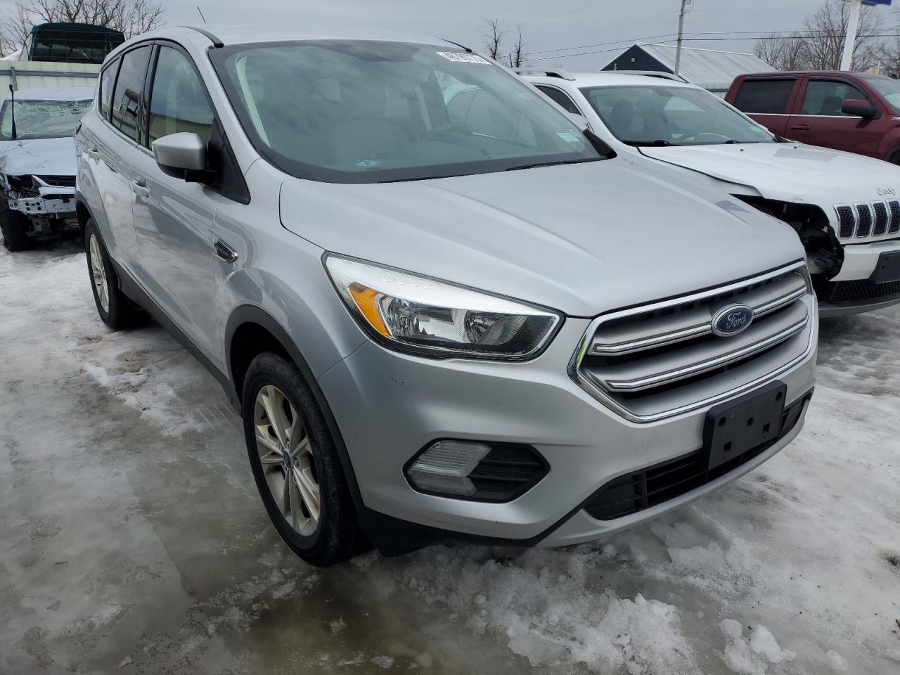 2017 FORD ESCAPE SE - Image 4