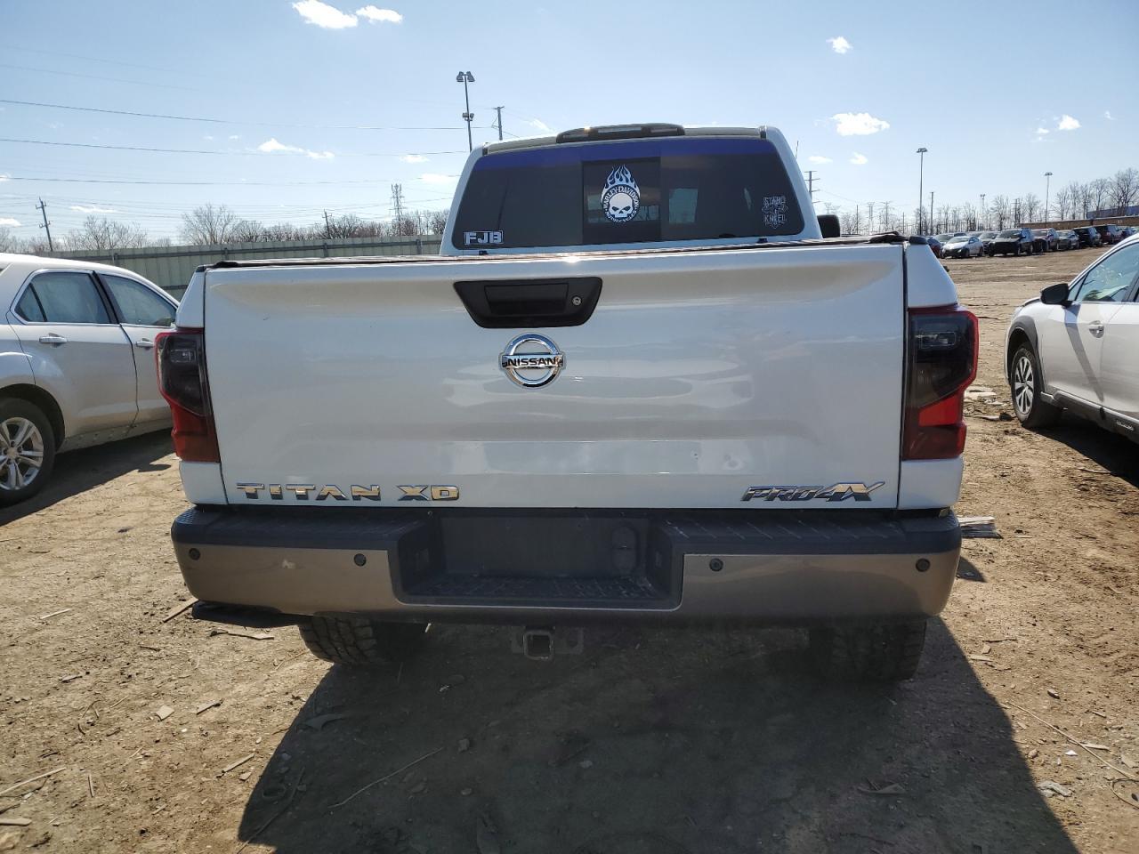 2017 NISSAN TITAN XD S - Фото 6
