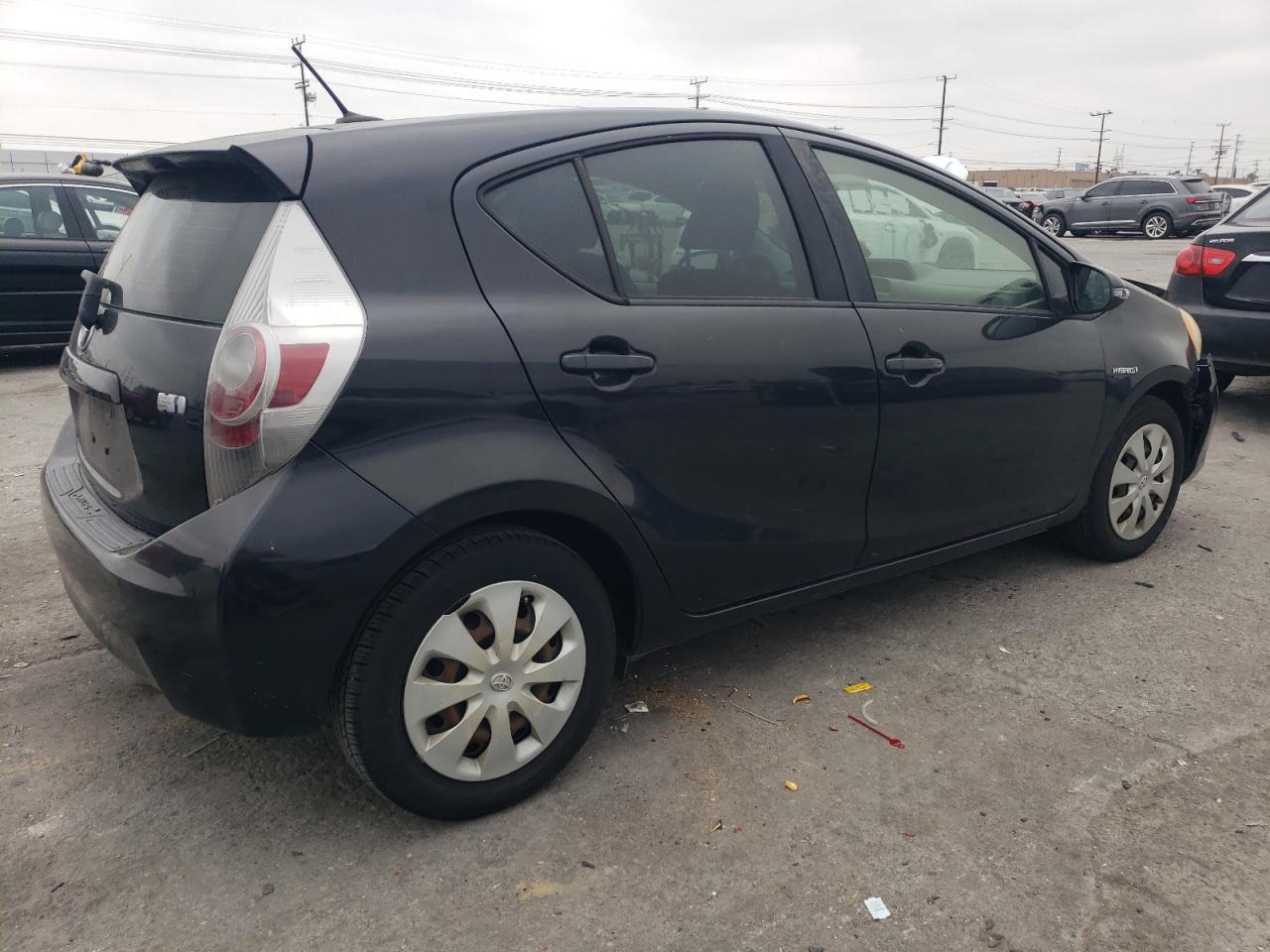 2013 TOYOTA PRIUS C - Фото 3