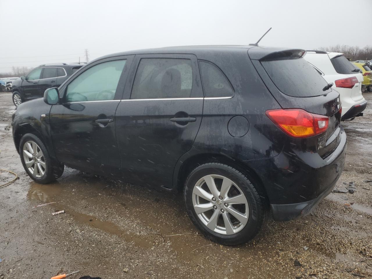 2015 MITSUBISHI OUTLANDER - Фото 2