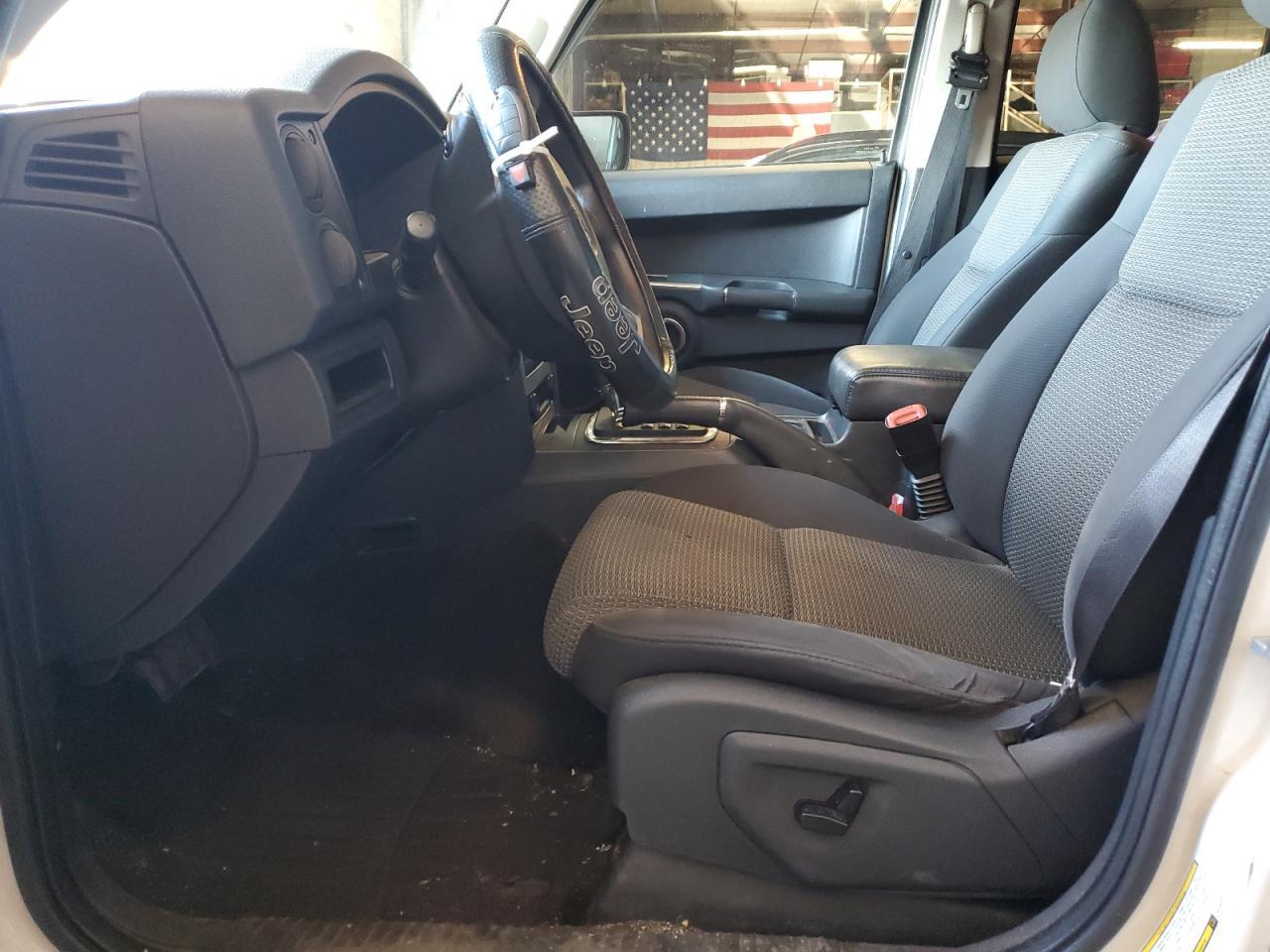 2010 JEEP COMMANDER - Image 7
