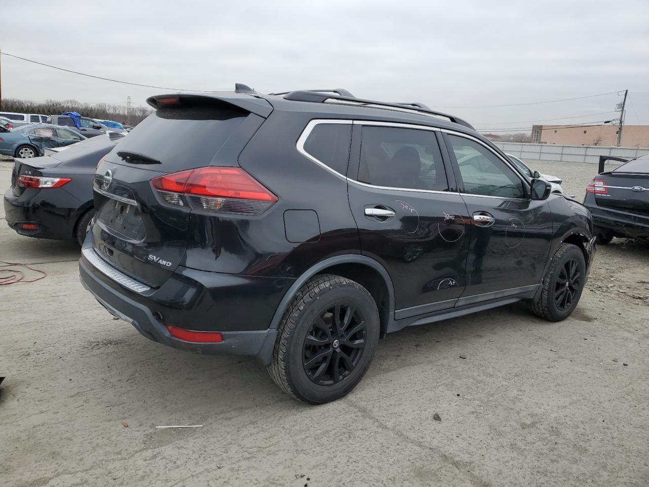 2017 NISSAN ROGUE SV - Фото 3