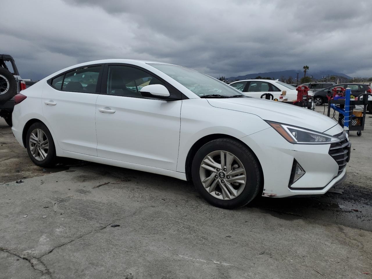 2019 HYUNDAI ELANTRA SE - Фото 4