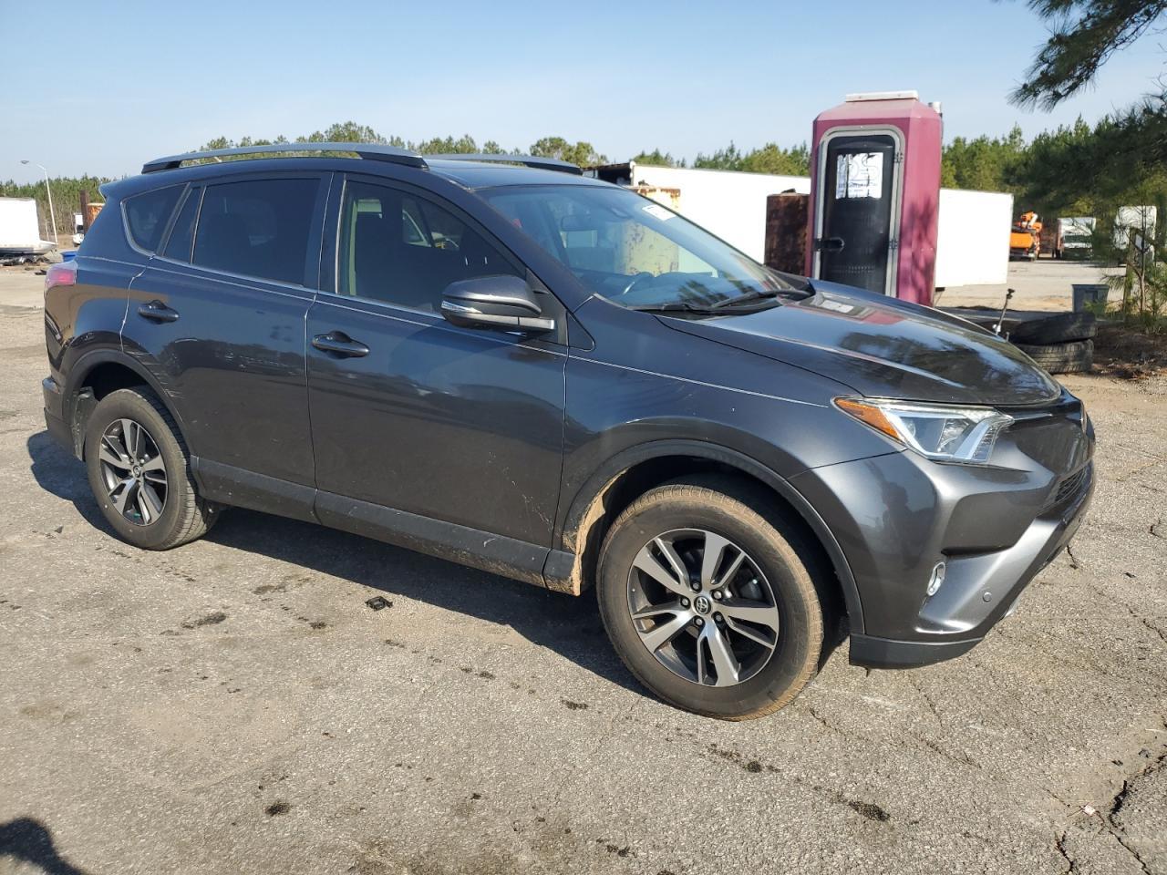 2017 TOYOTA RAV4 XLE - Image 4