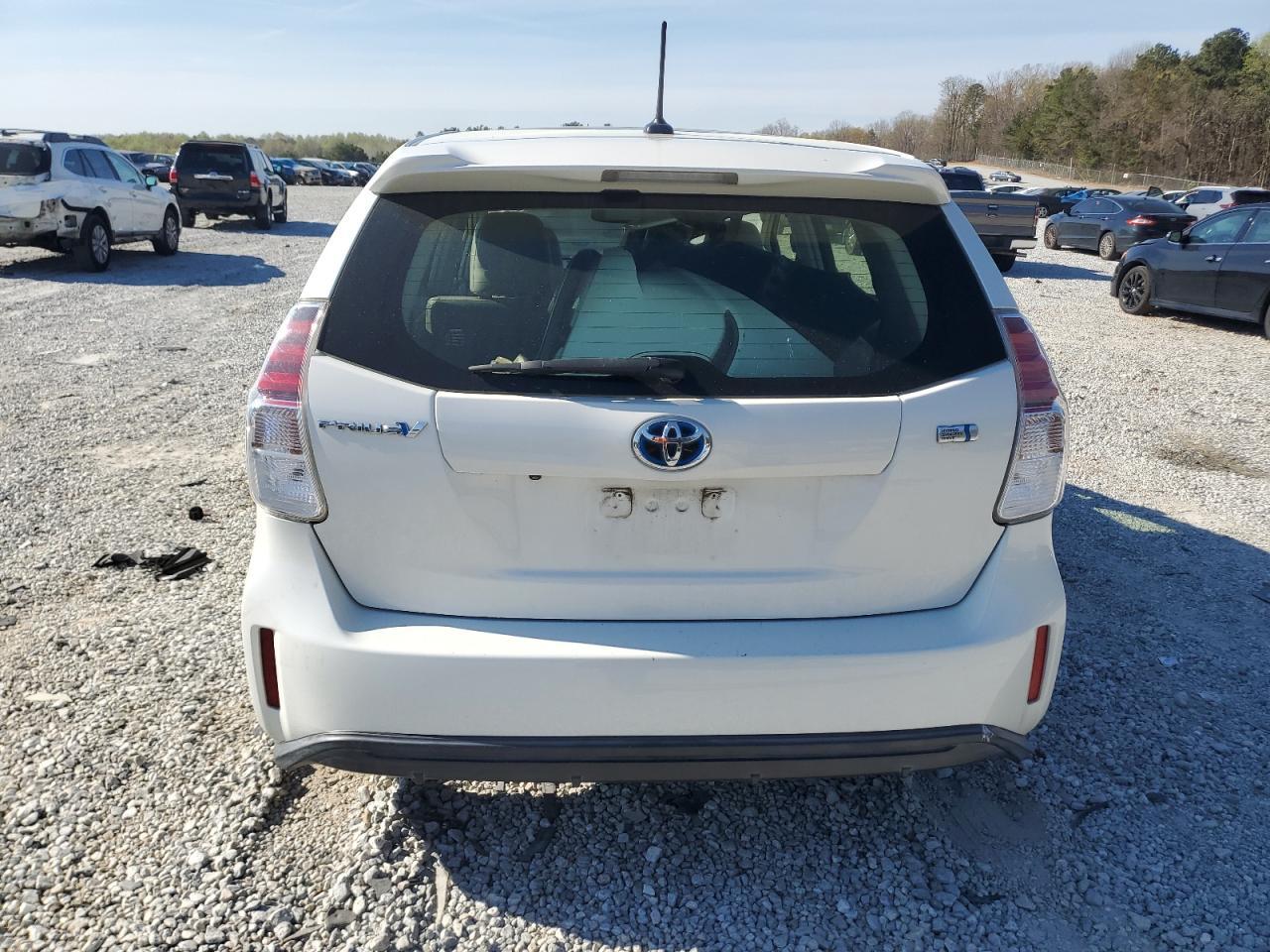 2017 TOYOTA PRIUS V - Image 6