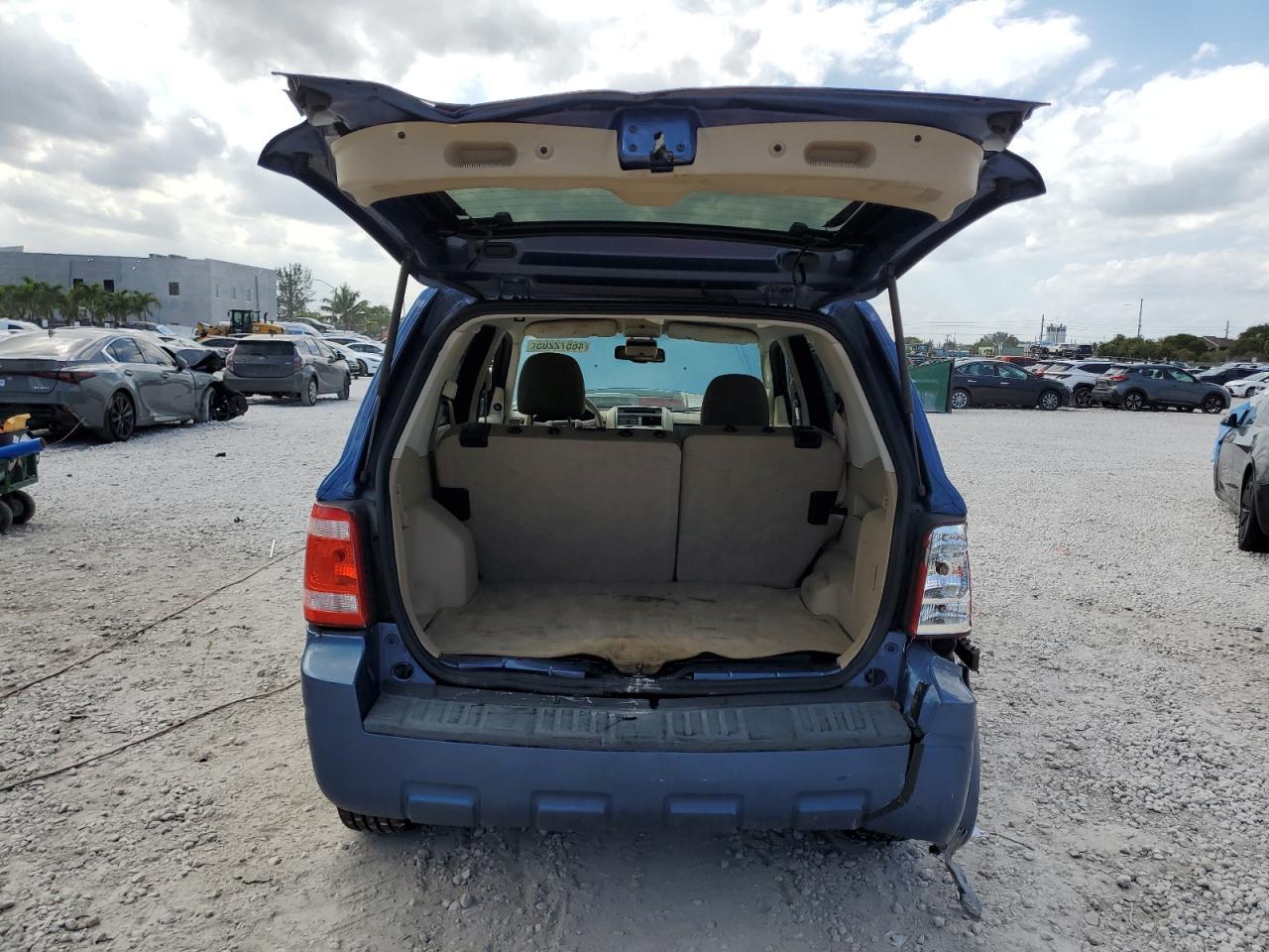 2010 FORD ESCAPE XLT - Image 6