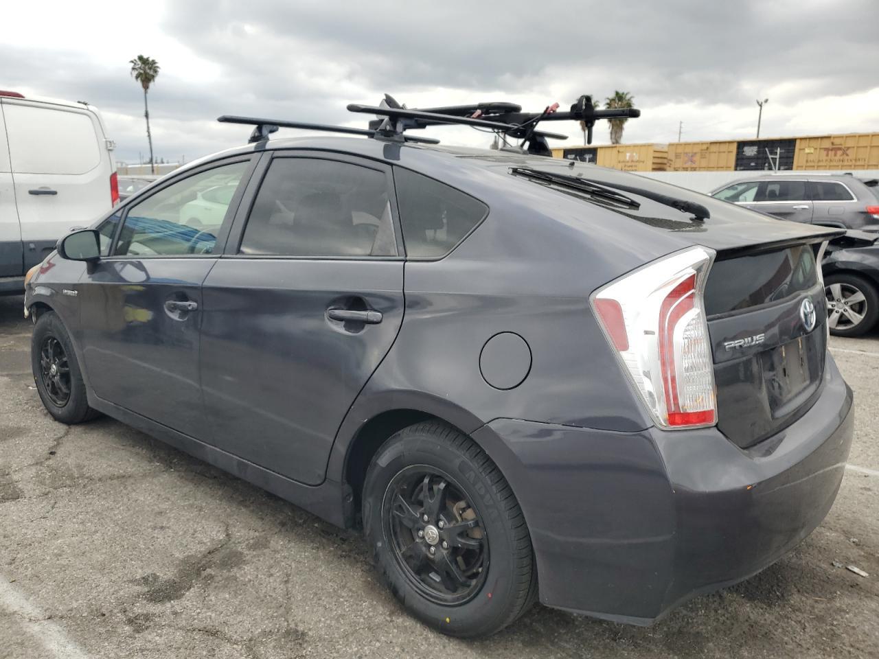 2015 TOYOTA PRIUS - Image 2