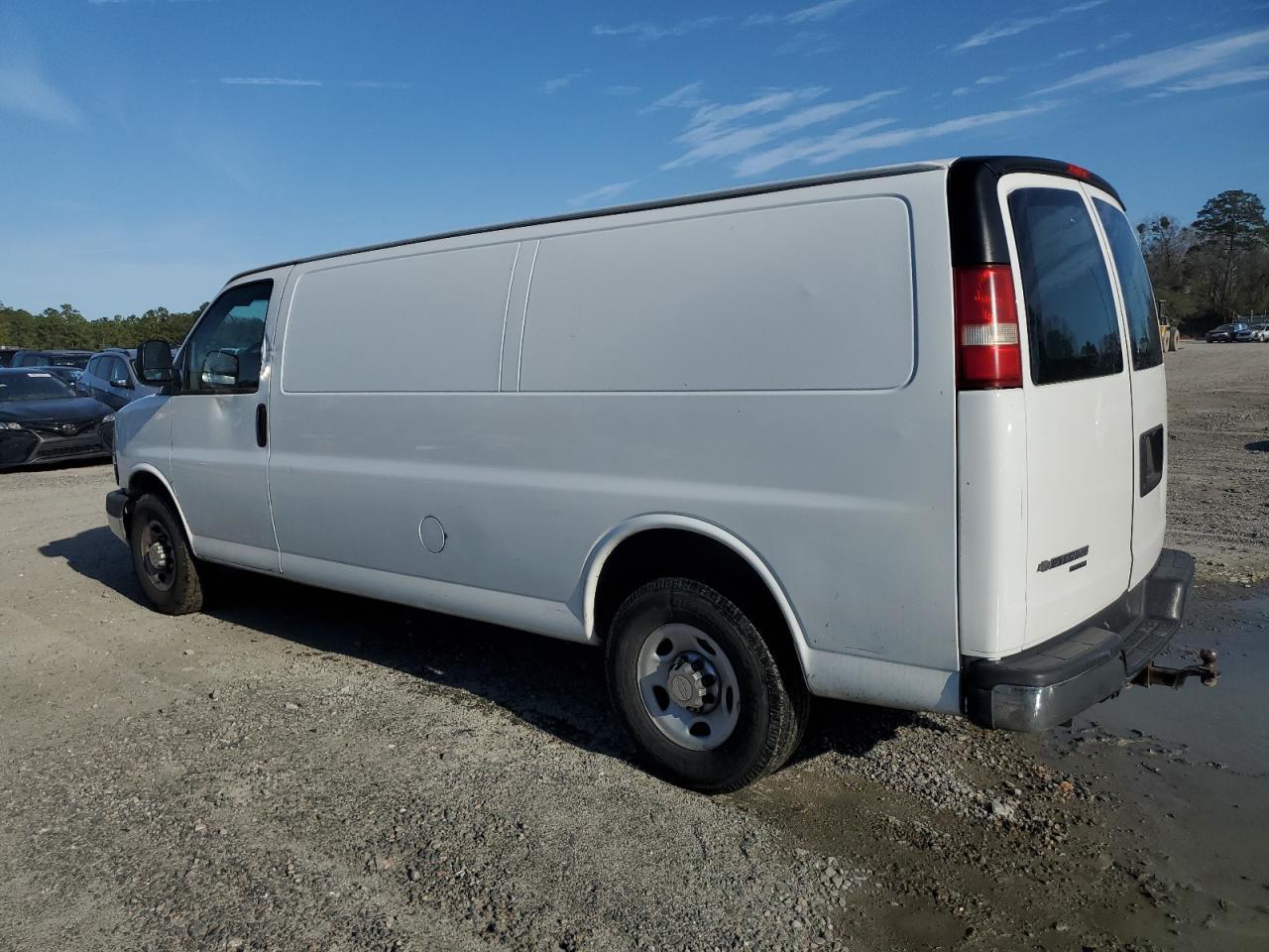 2012 CHEVROLET EXPRESS G2 - Image 2