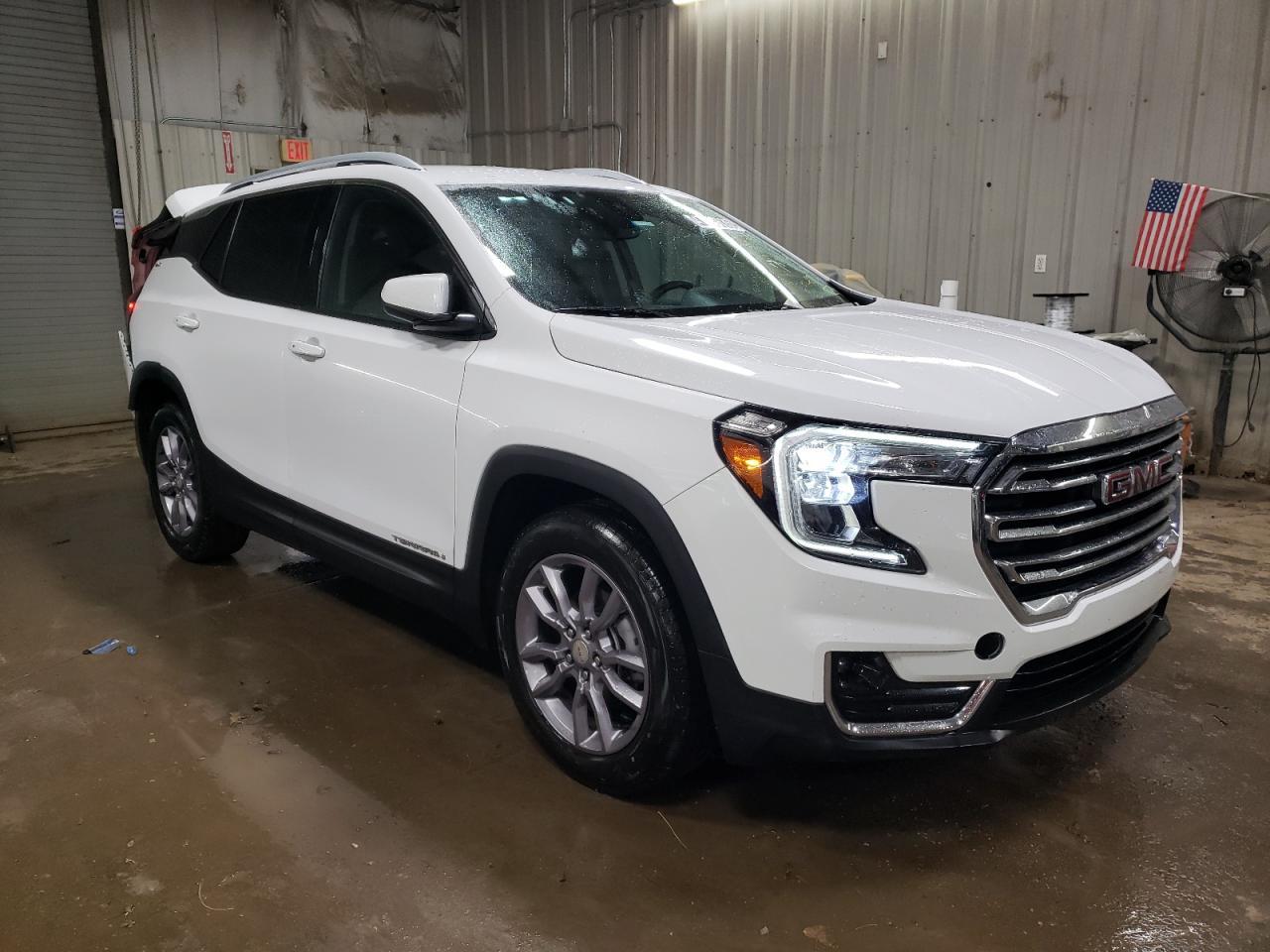 2023 GMC TERRAIN SL - Image 4