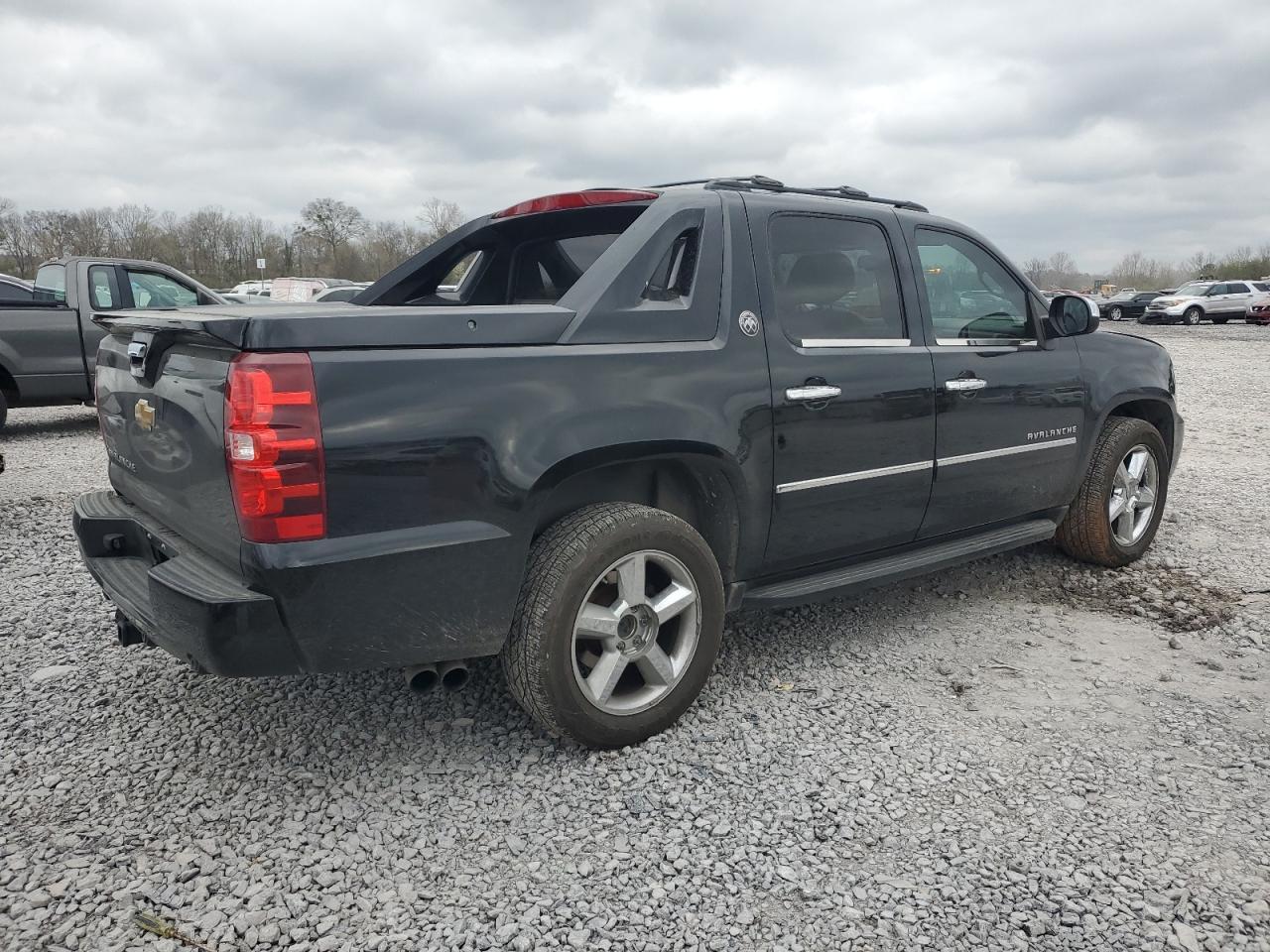 2013 CHEVROLET AVALANCHE - Фото 3