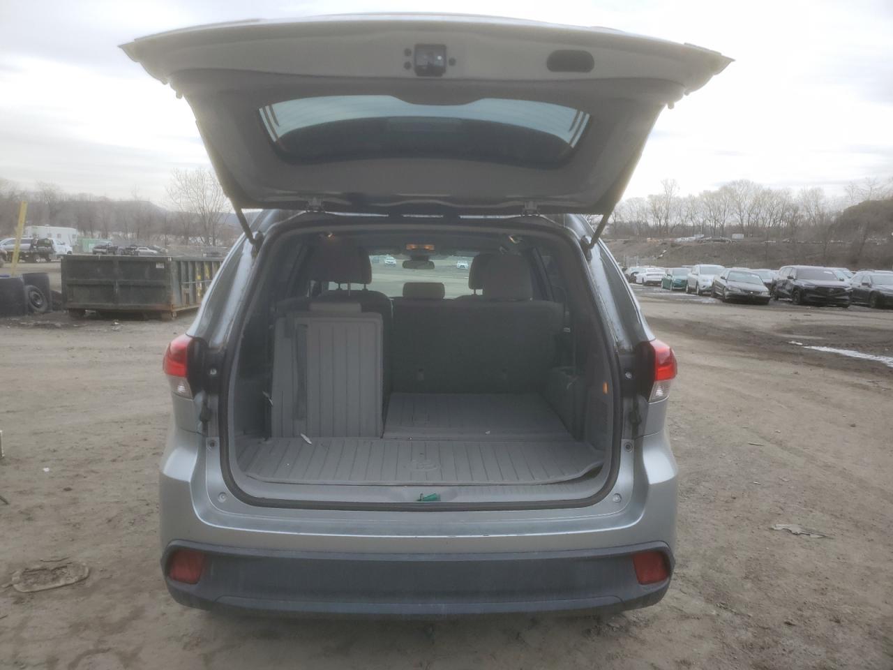 2019 TOYOTA HIGHLANDER - Image 6