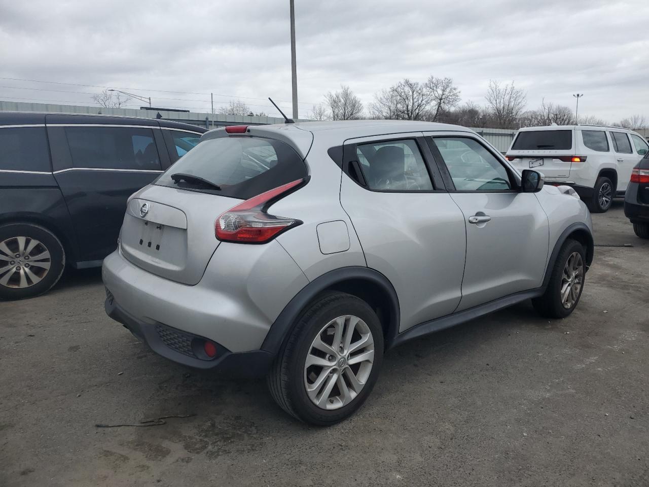2017 NISSAN JUKE S - Фото 3