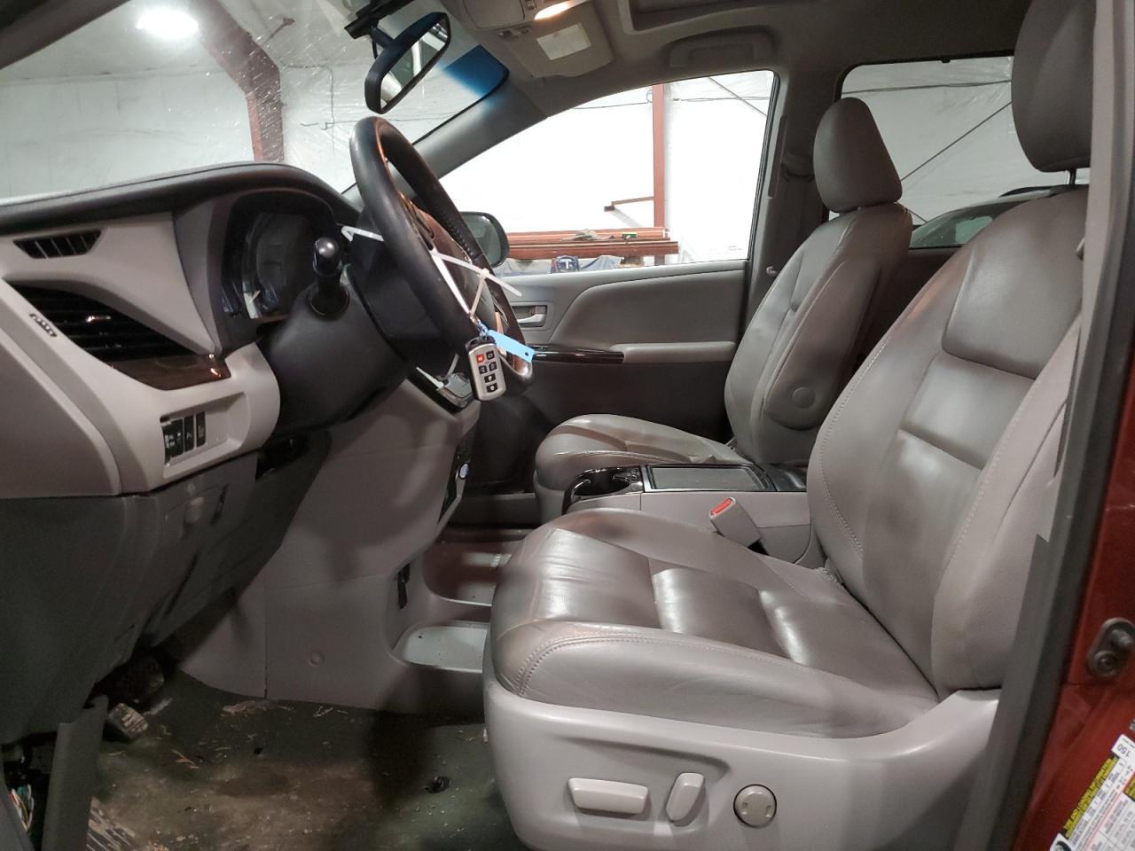 2015 TOYOTA SIENNA XLE - Фото 7