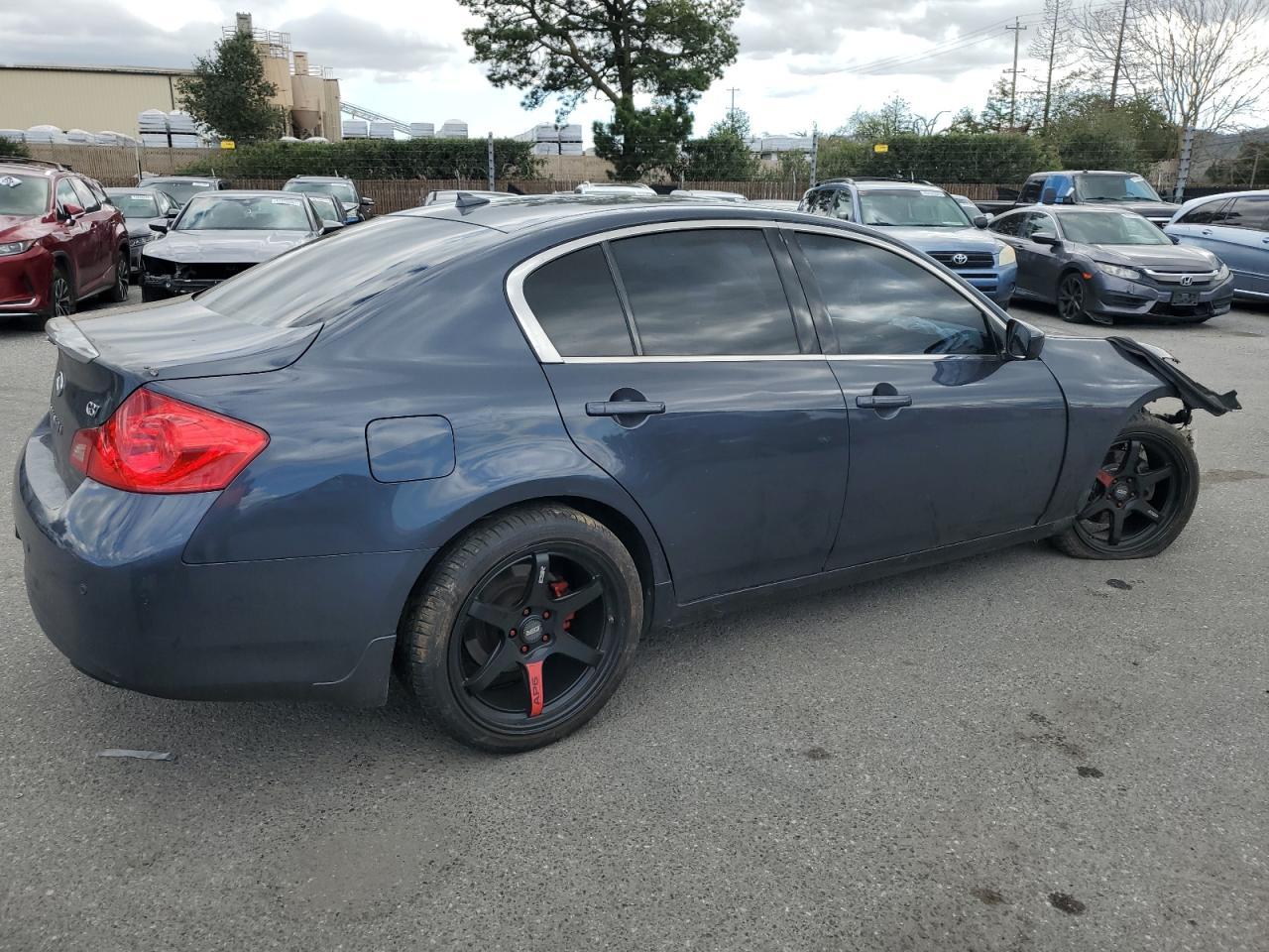 2011 INFINITI G37 BASE - Фото 3