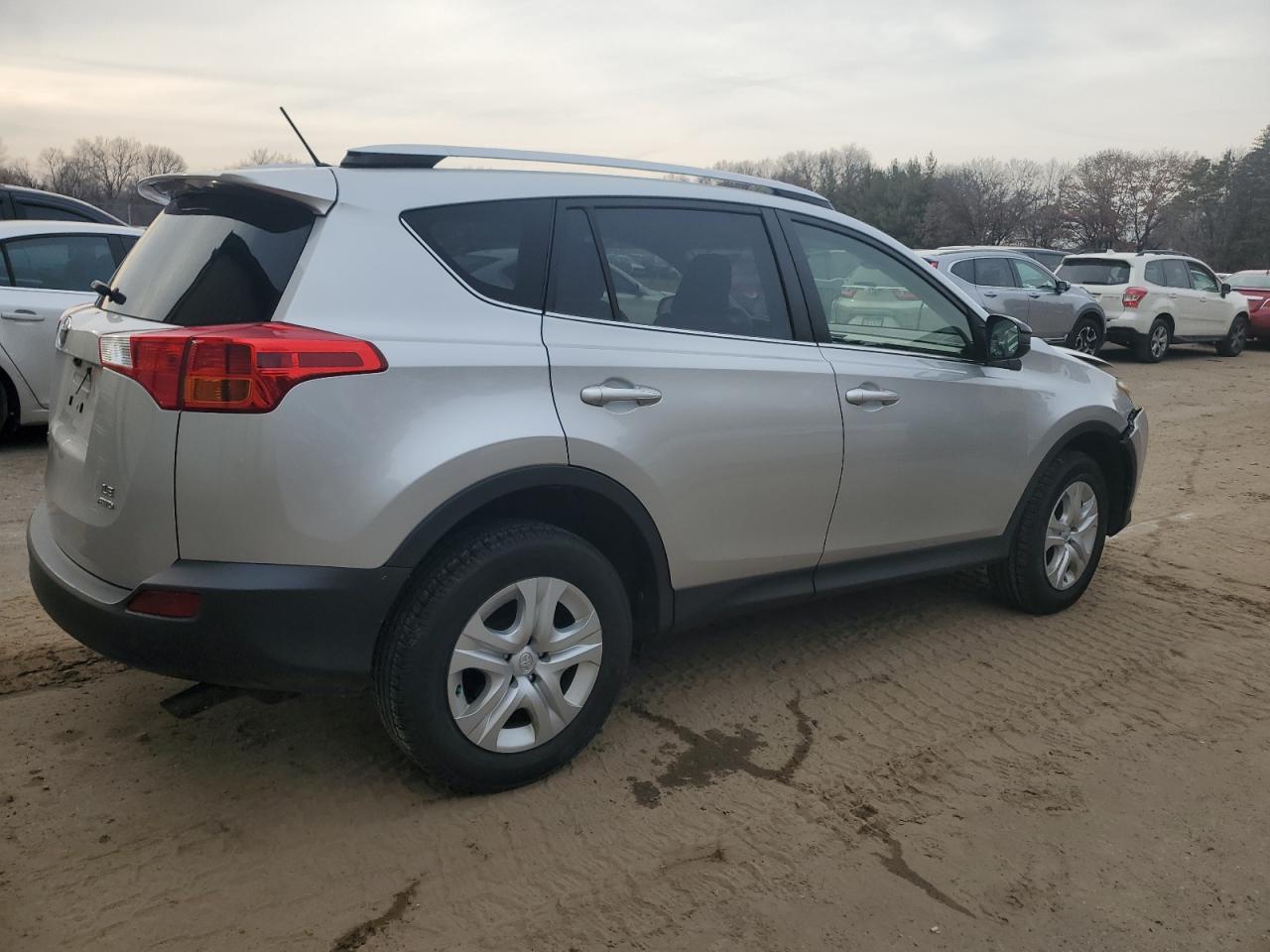 2015 TOYOTA RAV4 LE - Фото 3