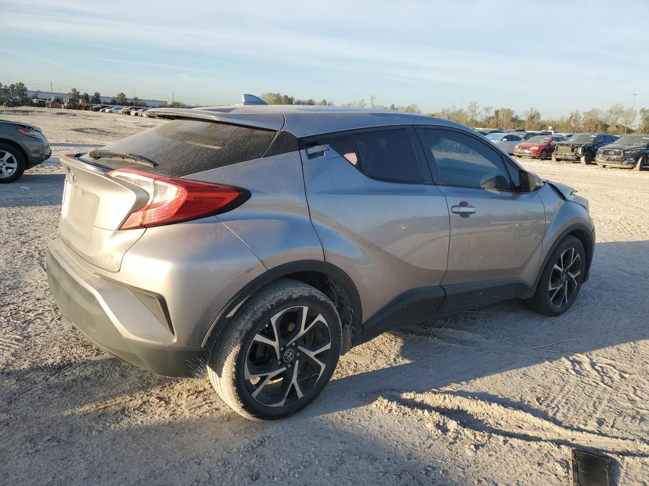 2018 TOYOTA C-HR XLE - Image 3