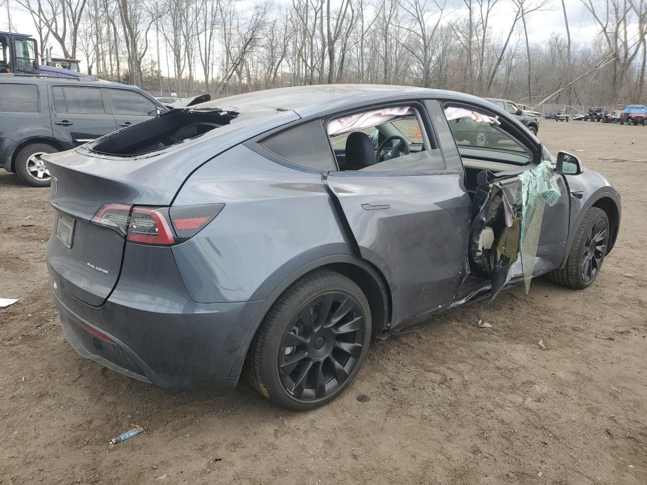 2023 TESLA MODEL Y - Фото 3