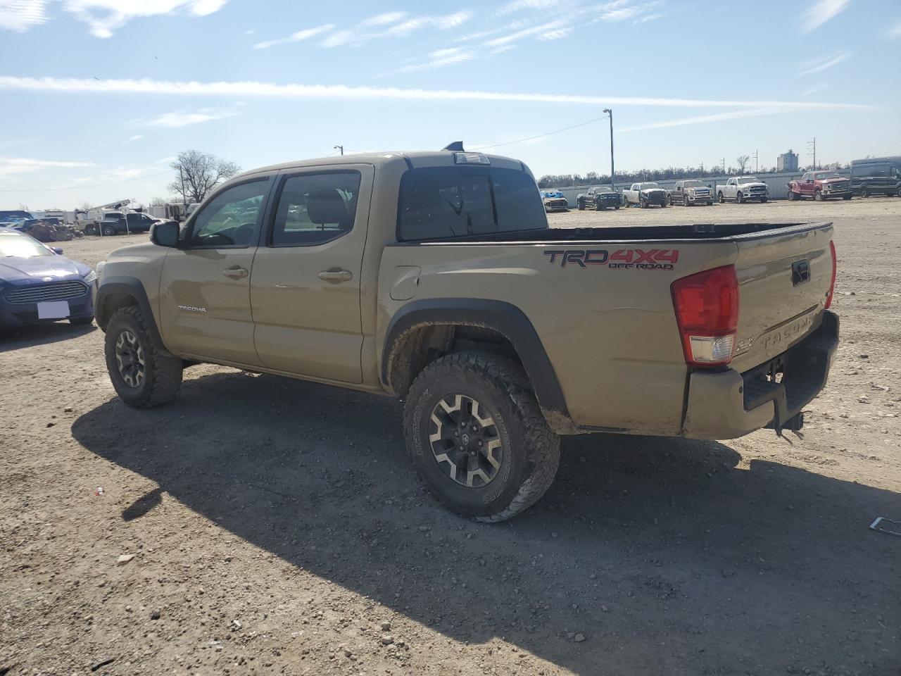 2017 TOYOTA TACOMA DOU - Фото 2