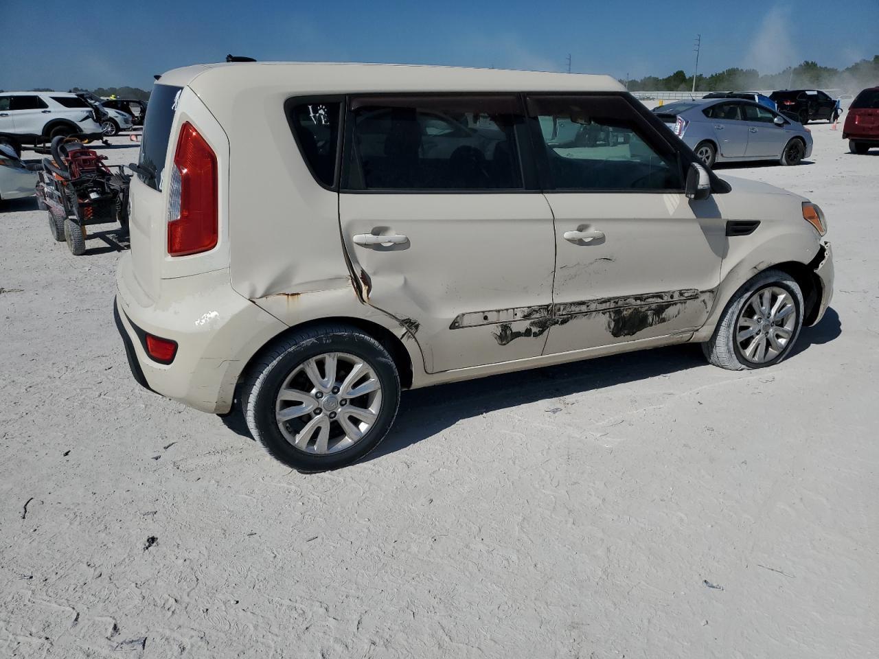 2013 KIA SOUL + - Image 3