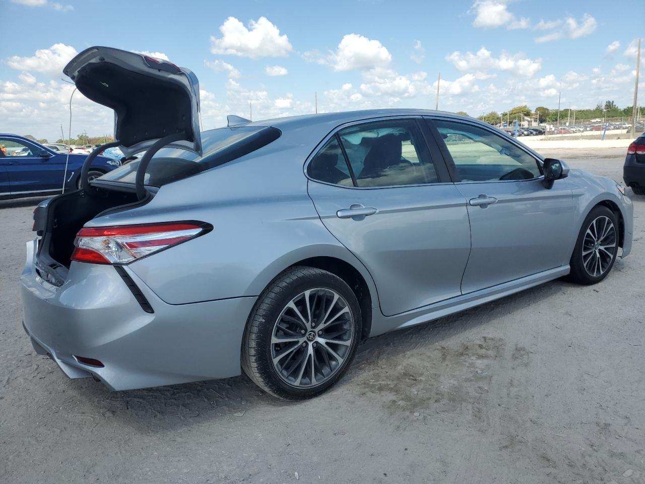 2020 TOYOTA CAMRY SE - Image 3