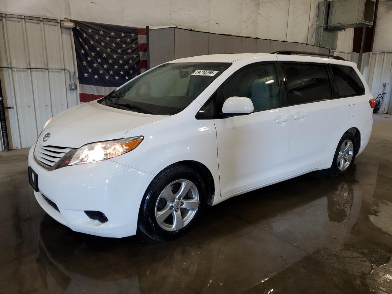 2015 TOYOTA SIENNA LE