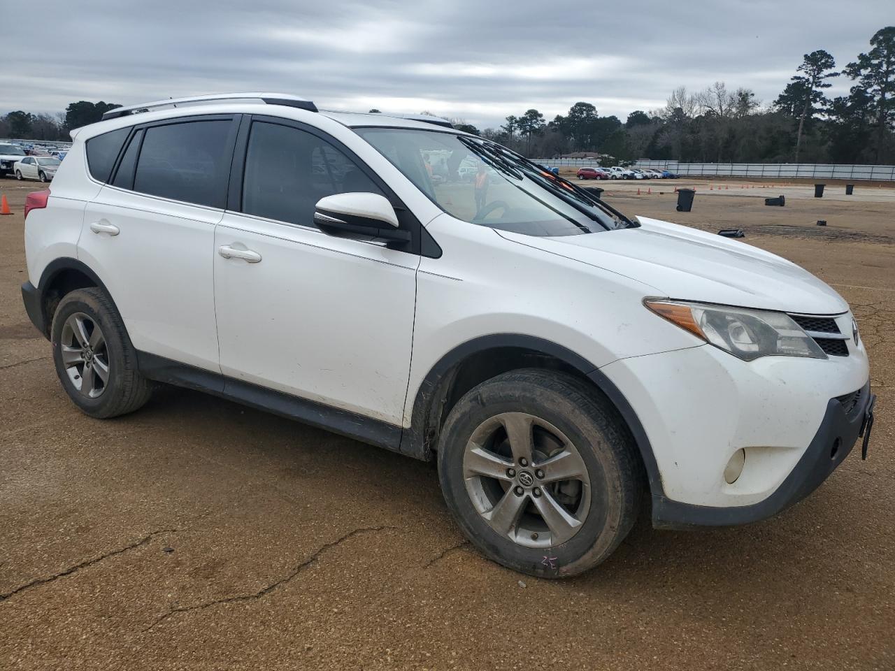 2015 TOYOTA RAV4 XLE - Image 4
