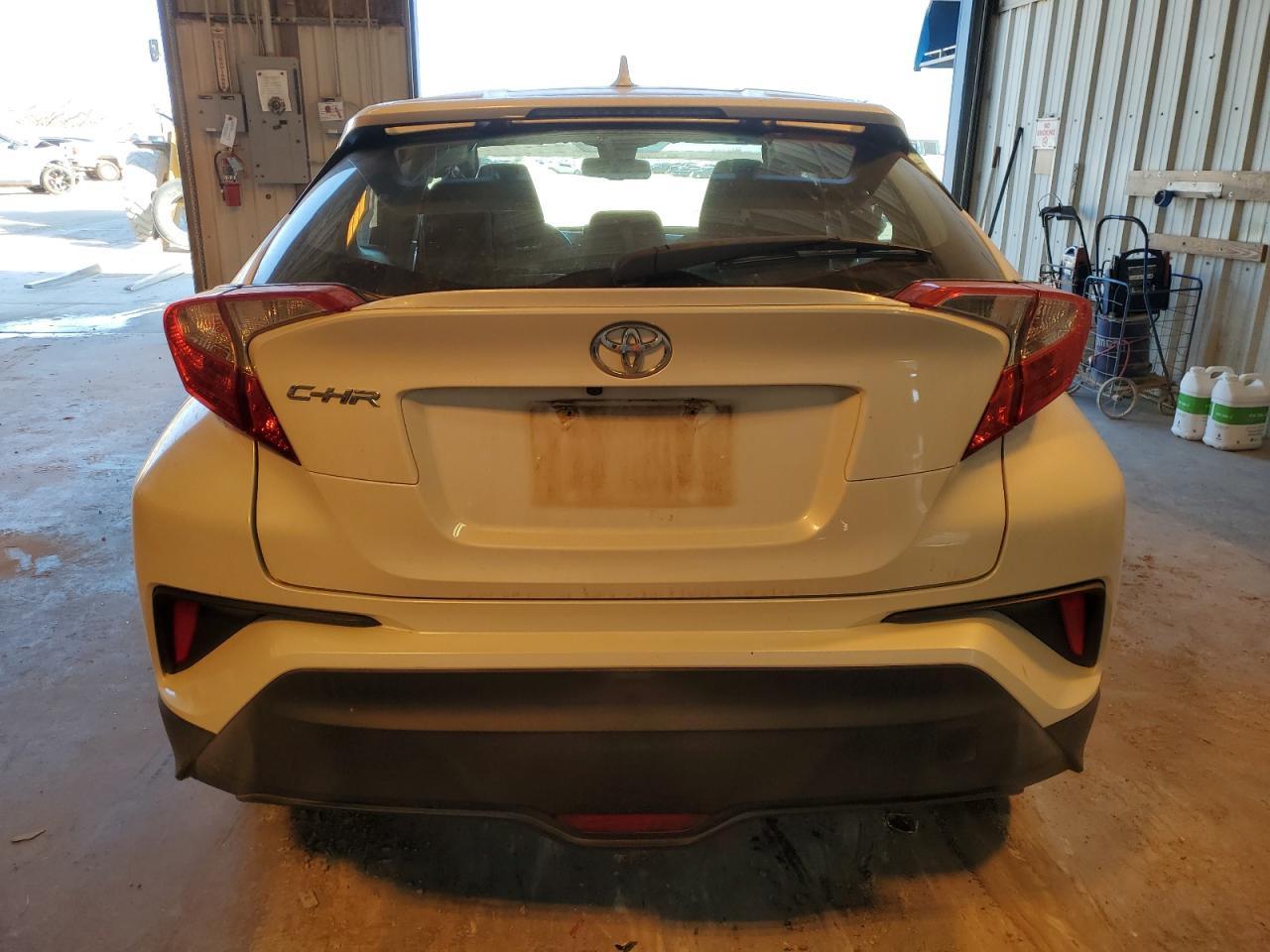 2018 TOYOTA C-HR XLE - Image 6