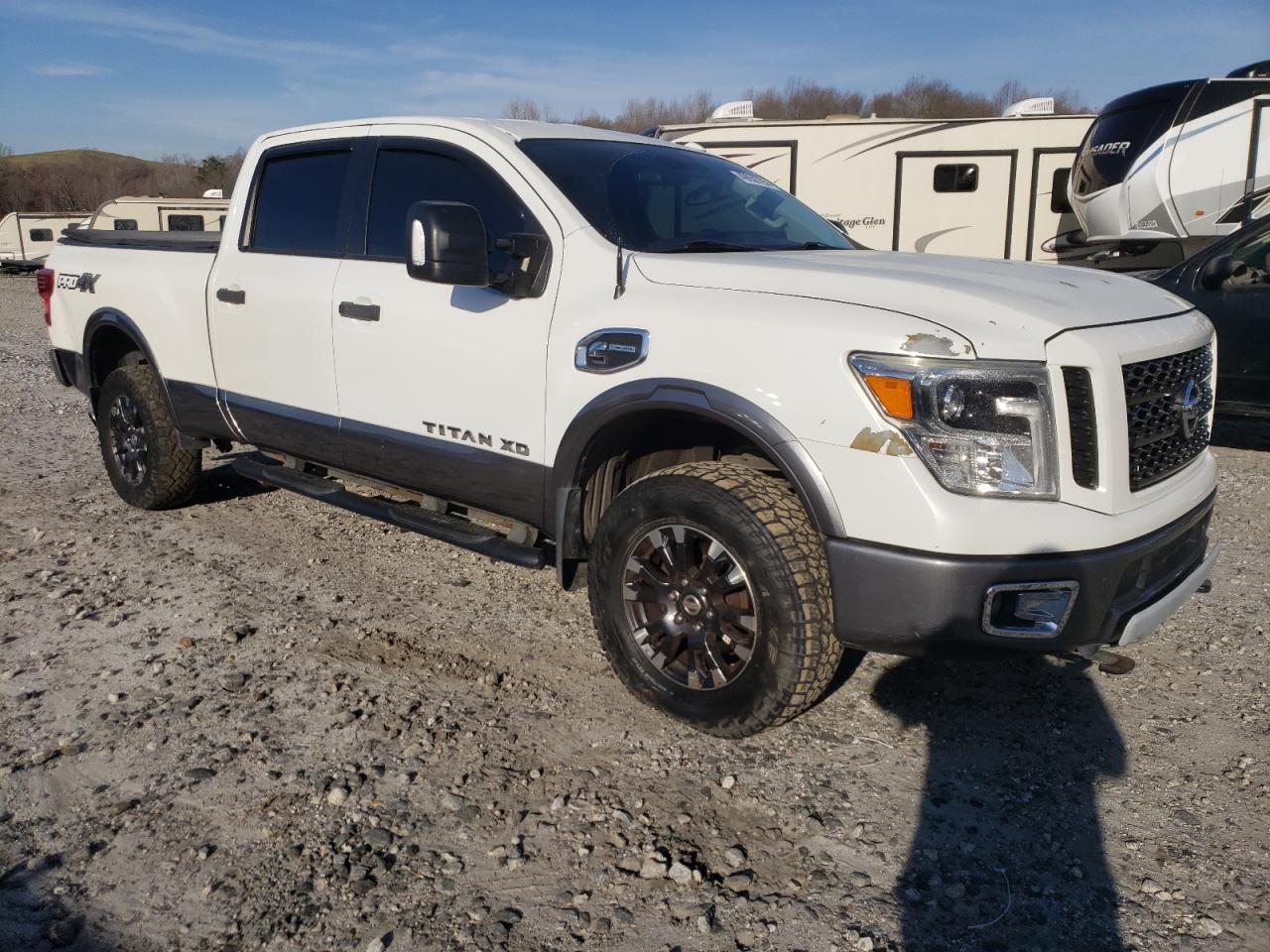 2017 NISSAN TITAN XD S - Фото 4