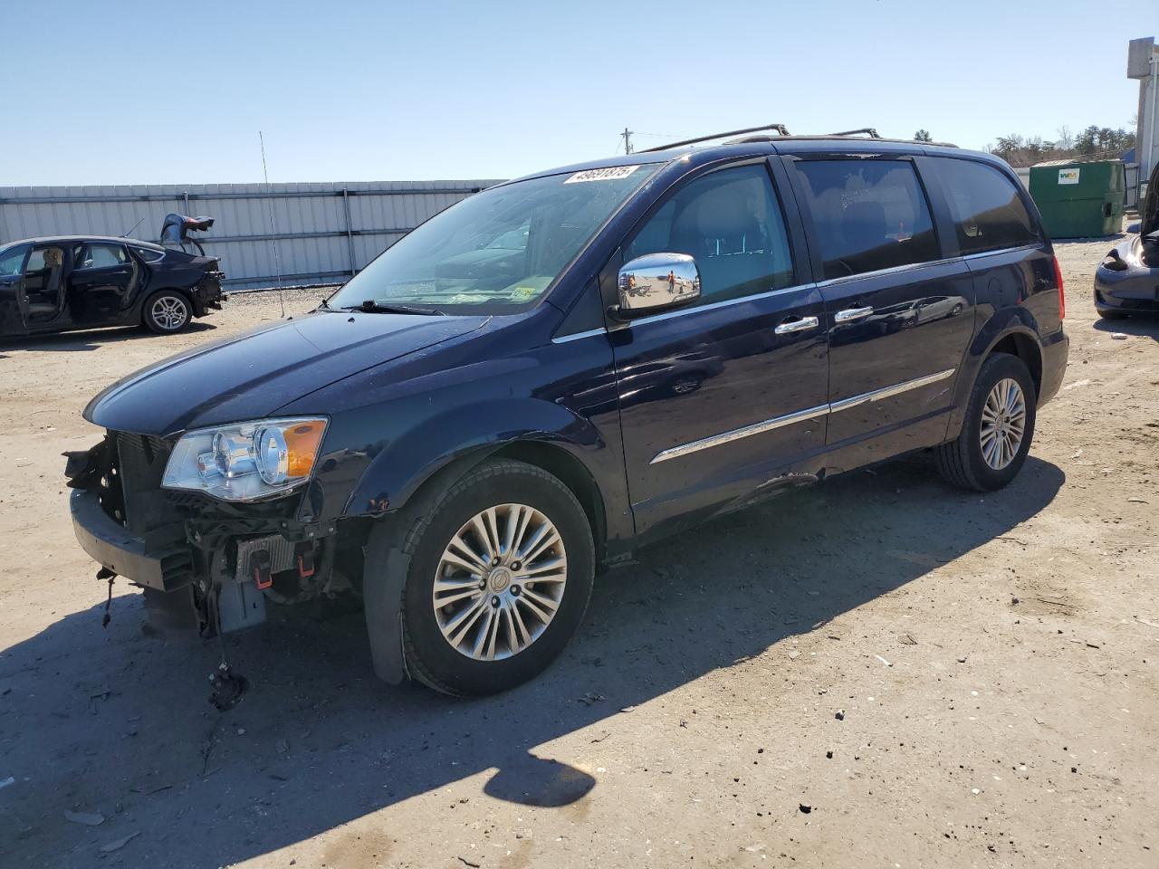 2014 CHRYSLER TOWN & COU