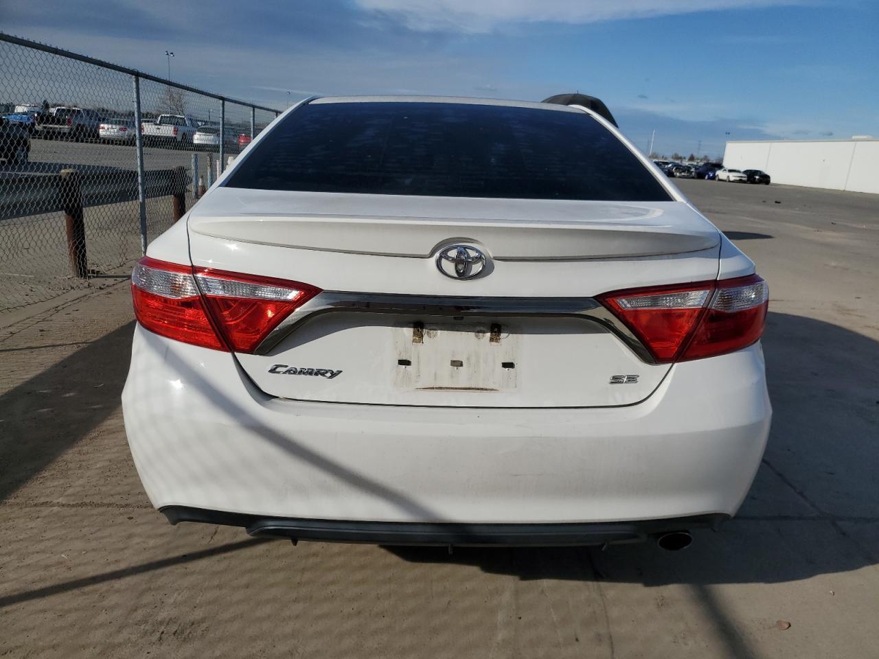2016 TOYOTA CAMRY LE - Image 6