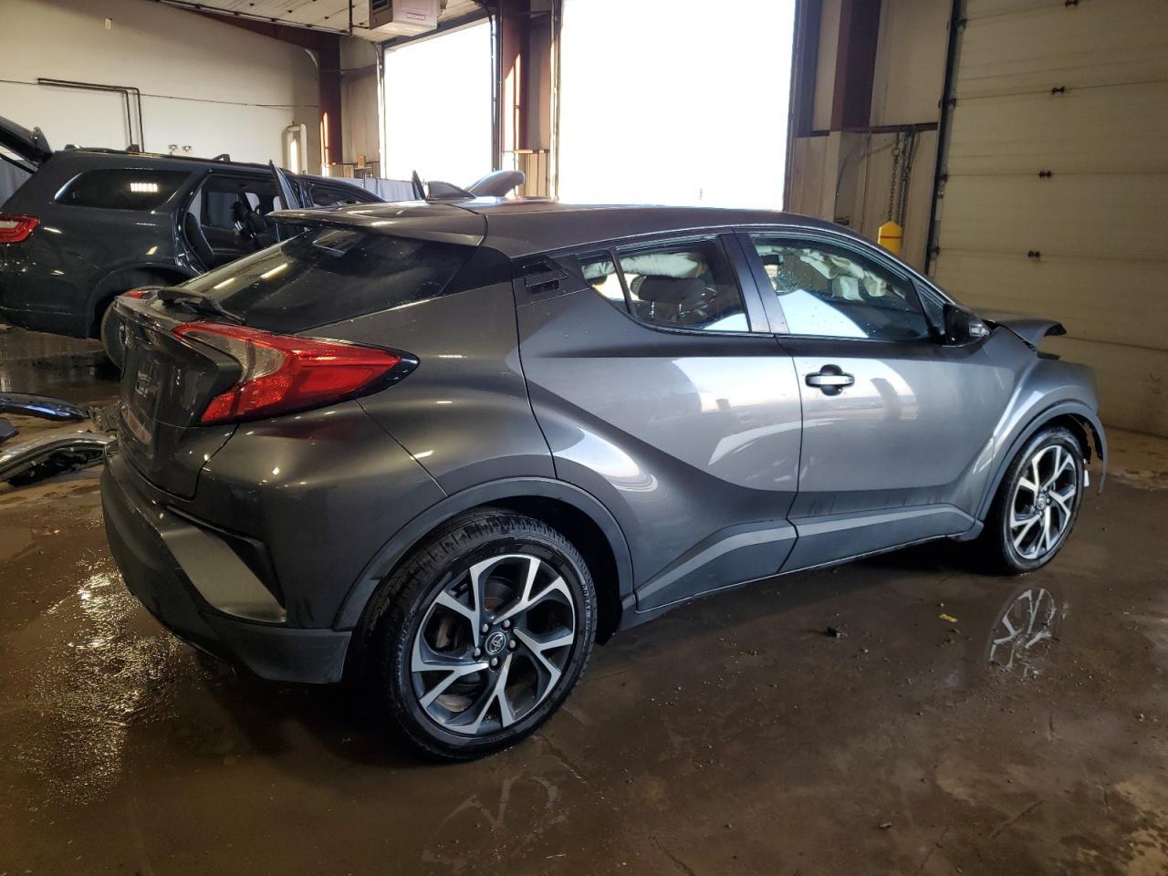 2018 TOYOTA C-HR XLE - Image 3