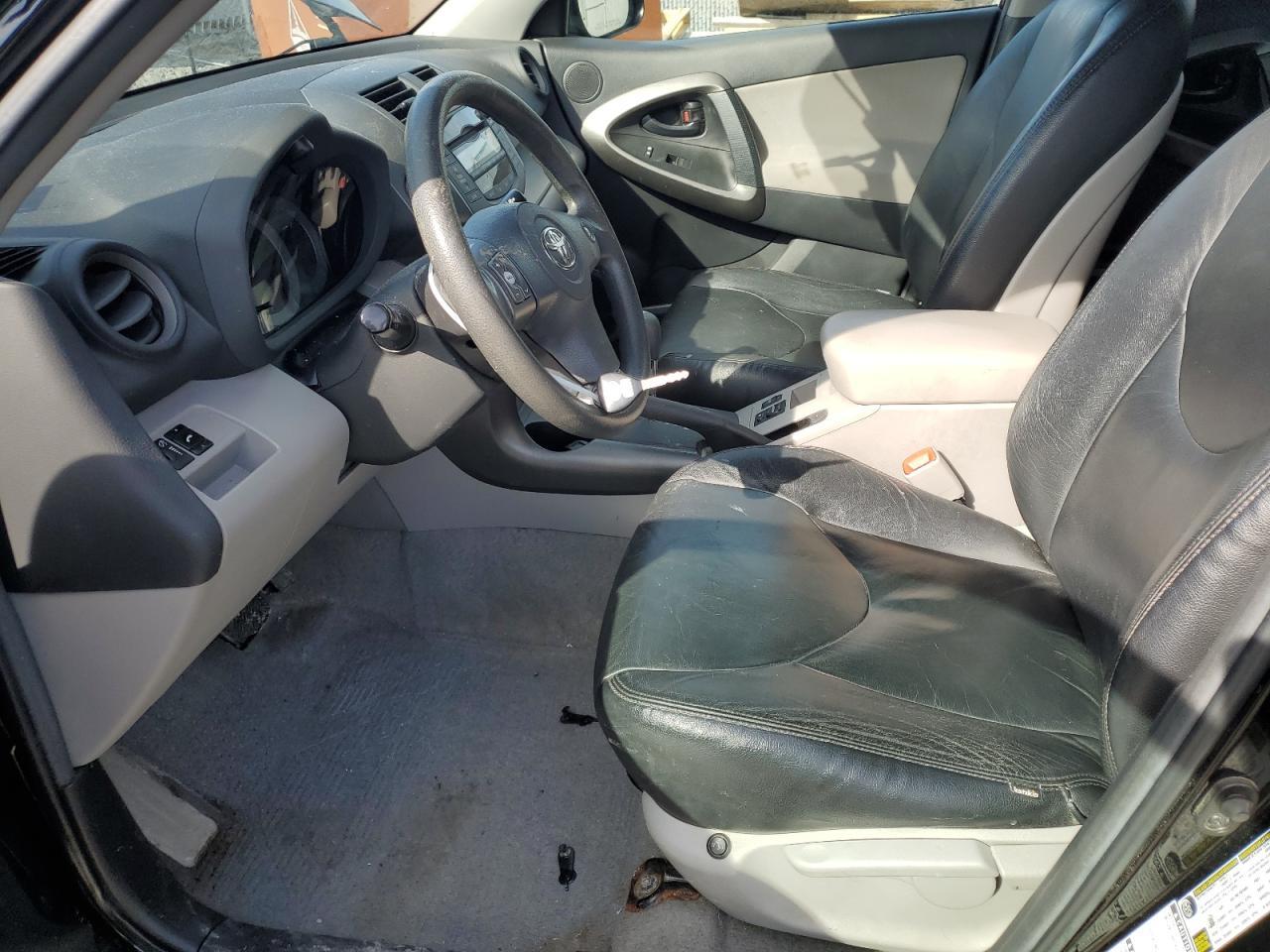 2011 TOYOTA RAV4 - Фото 7