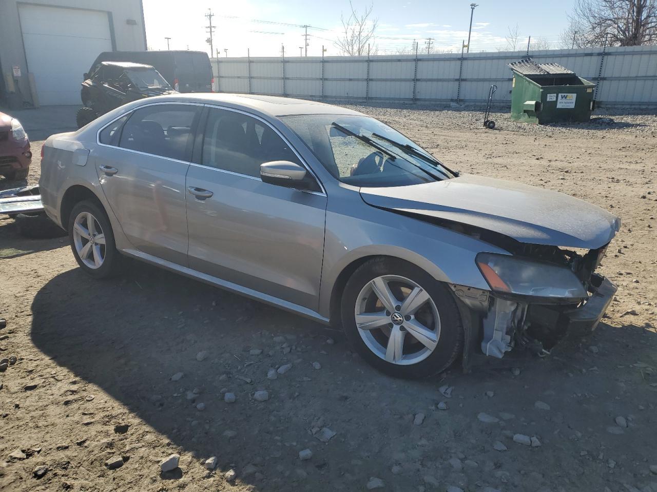 2013 VOLKSWAGEN PASSAT SE - Image 4