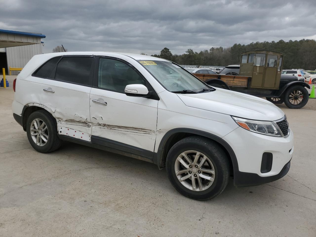 2015 KIA SORENTO LX - Image 4